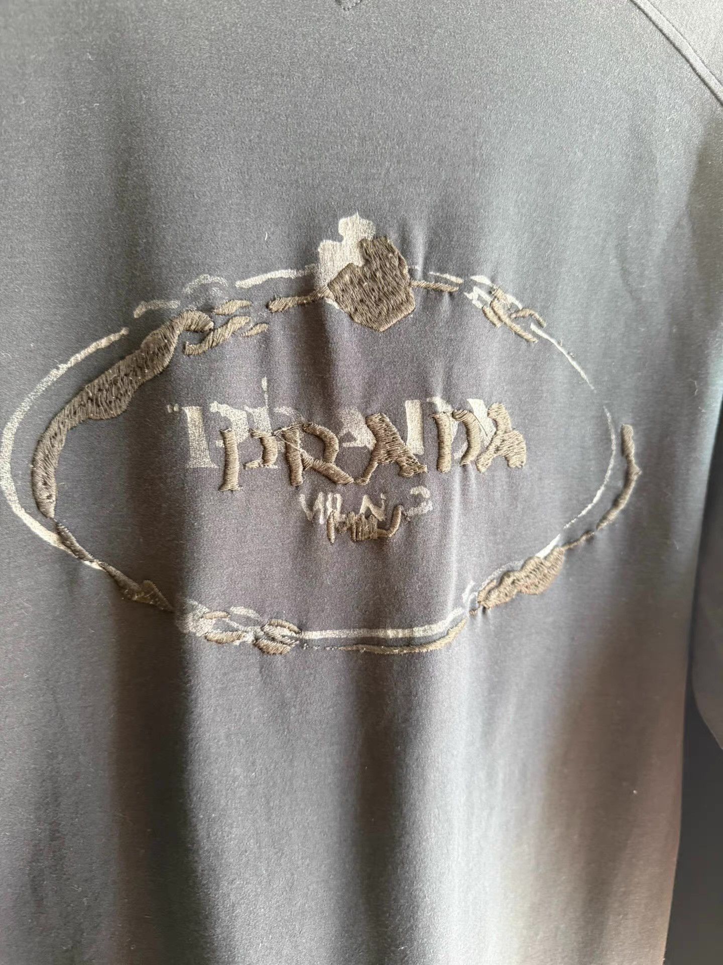 Prada Prada Embroidered Long Sleeve Sweatshirt Q17 Size US M / EU 48-50 / 2 - 4 Thumbnail