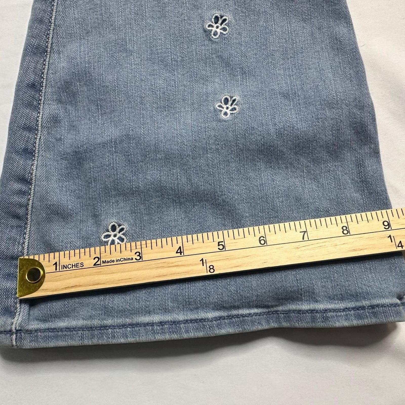 Hollister Hollister high rise flared embroidered Size 26" / US 2 / IT 38 - 7 Thumbnail