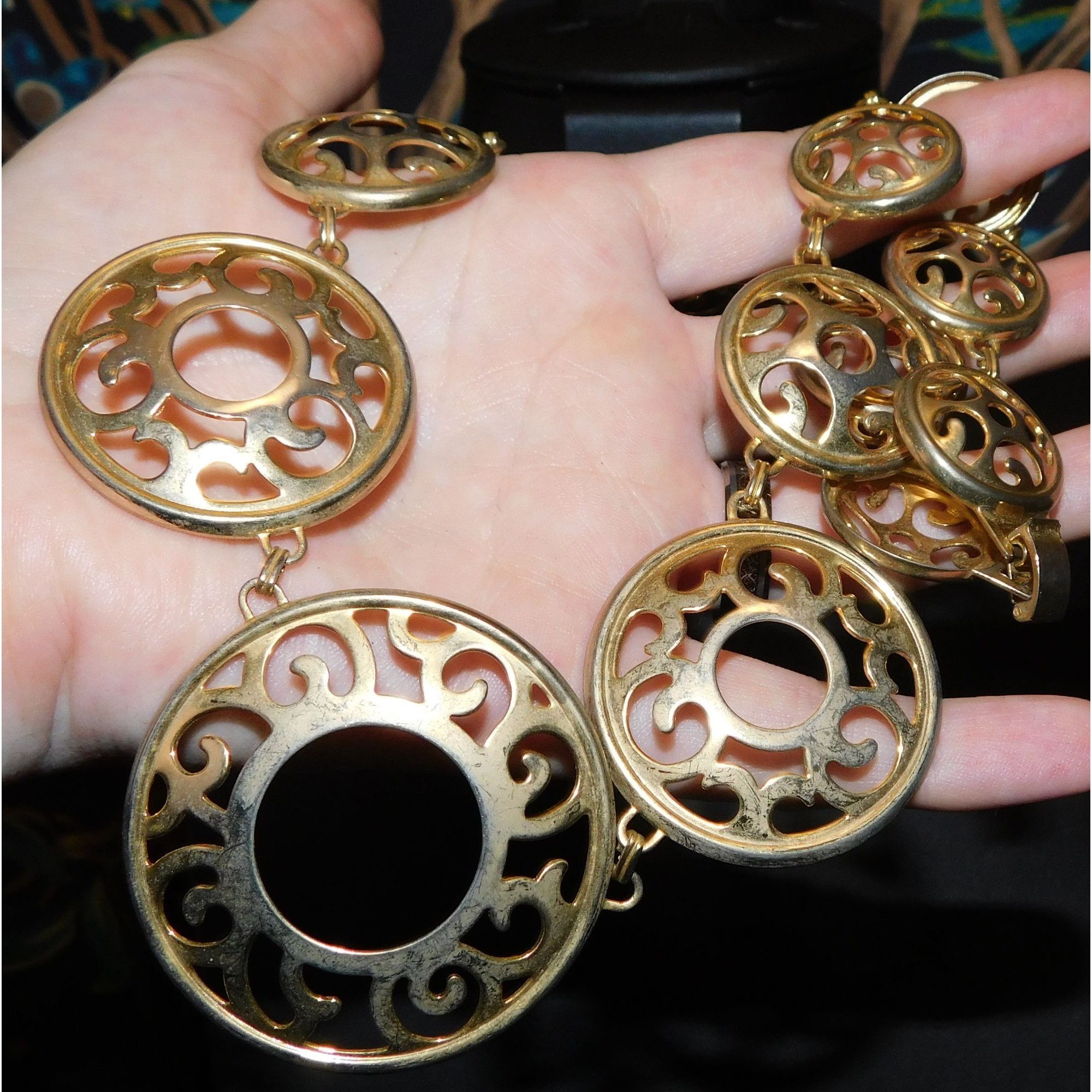 Other Vintage Filigree Cutout Medallion Gold Tone Necklace Size ONE SIZE - 3 Thumbnail