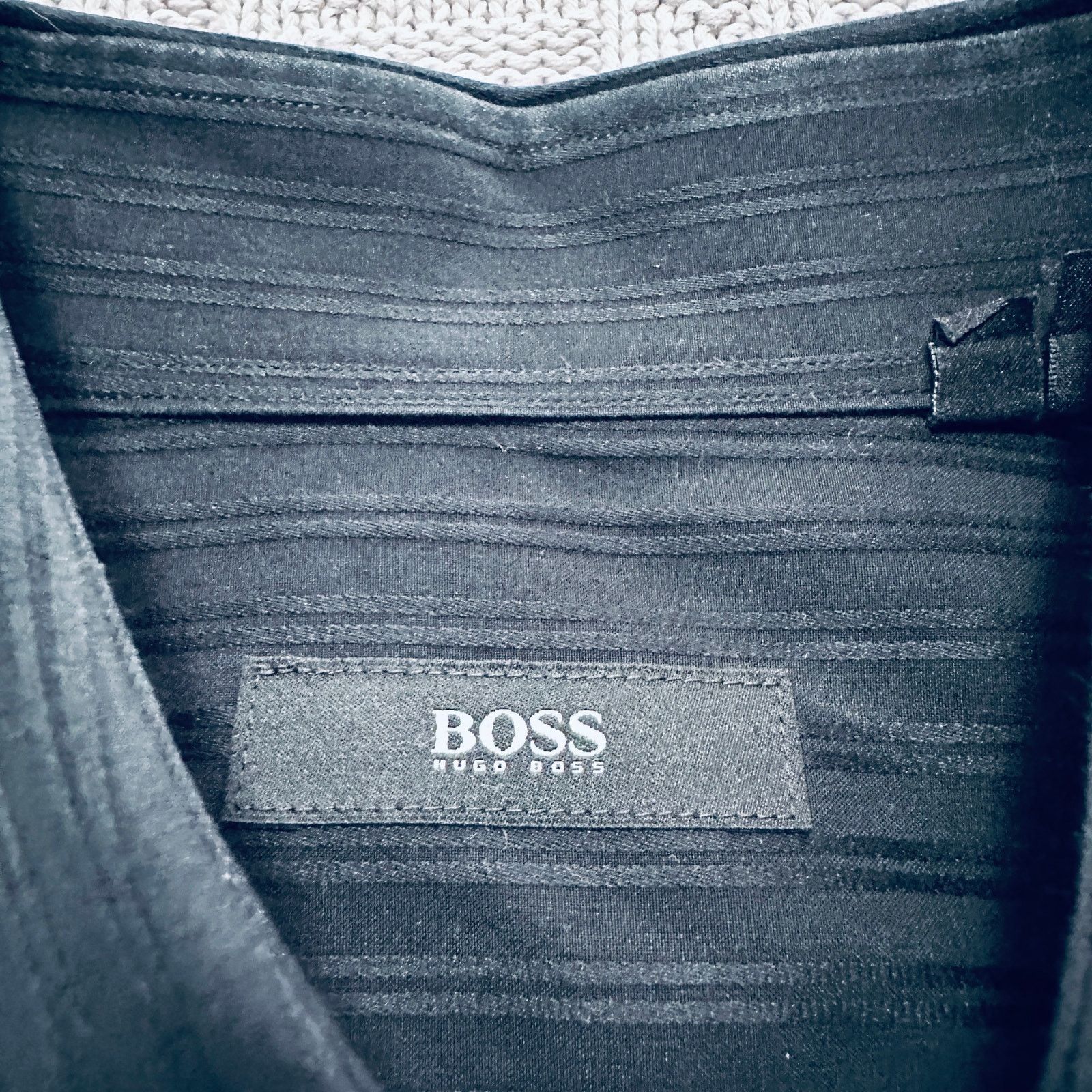 Hugo Boss Hugo Boss black button down Size US M / EU 48-50 / 2 - 4 Thumbnail