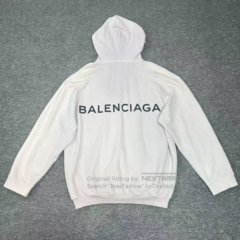 Balenciaga Balenciaga Sweatshirt with Letter Logo on Back Size US XS / EU 42 / 0 - 1 Thumbnail