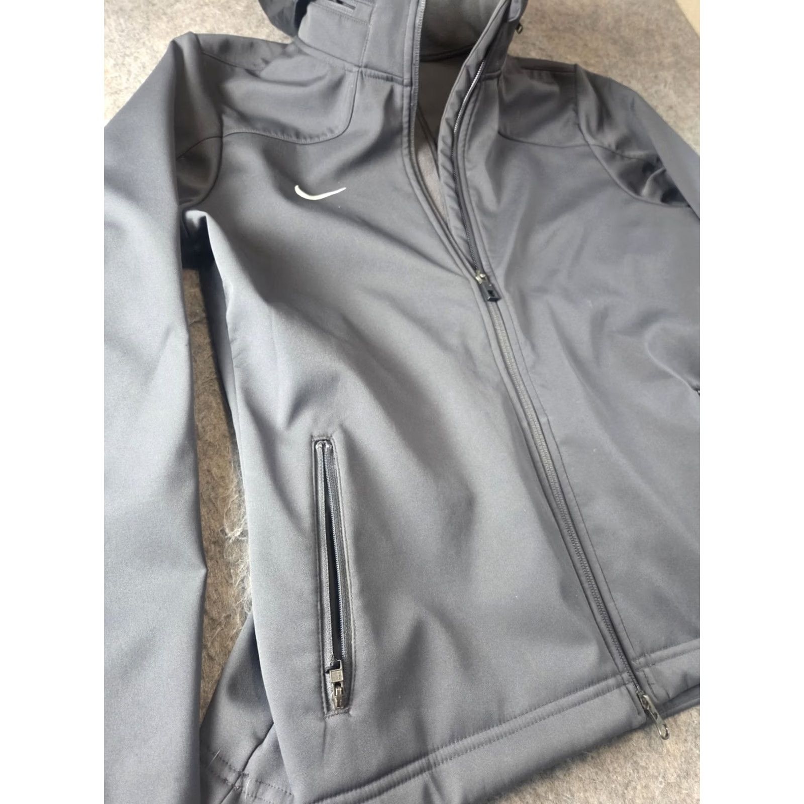 Nike Nike Women Soft Shell Jacket M Gray Full Zip Hooded Wind-Resistant Casual Travel Size M / US 6-8 / IT 42-44 - 2 Thumbnail