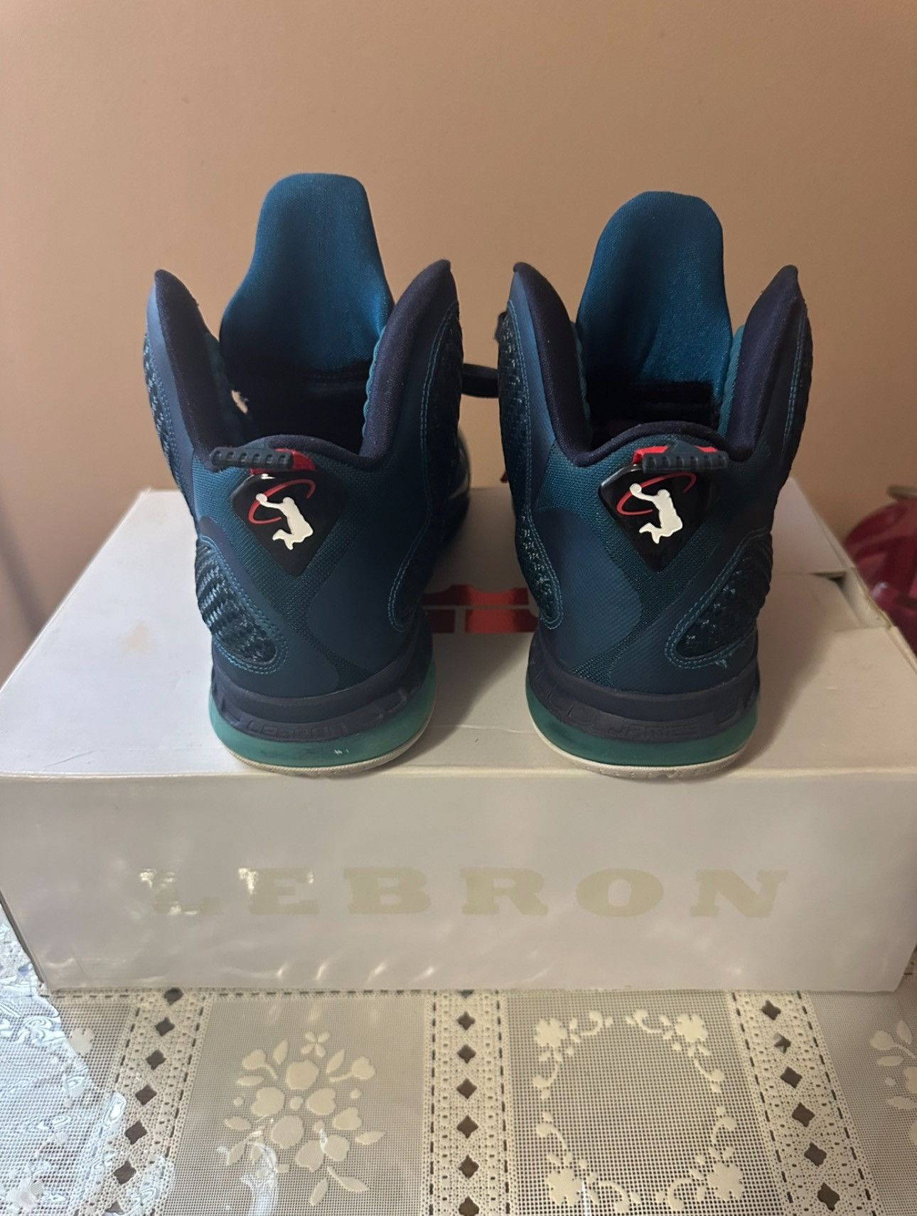Nike LeBron 9 Swingman Size US 9.5 / EU 42-43 - 6 Thumbnail
