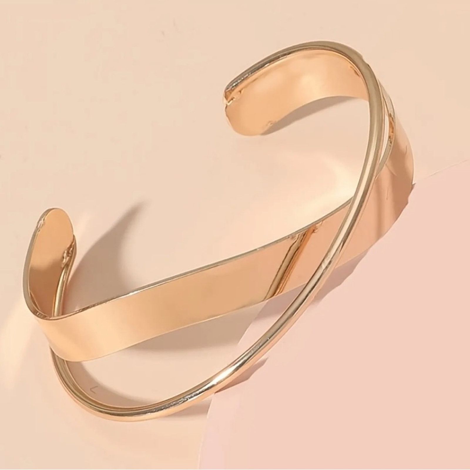 Nordstrom NEW NORDSTROM REVOLVE Slim Band Twisted Bracelet Bangle Cuff Size ONE SIZE - 1 Thumbnail