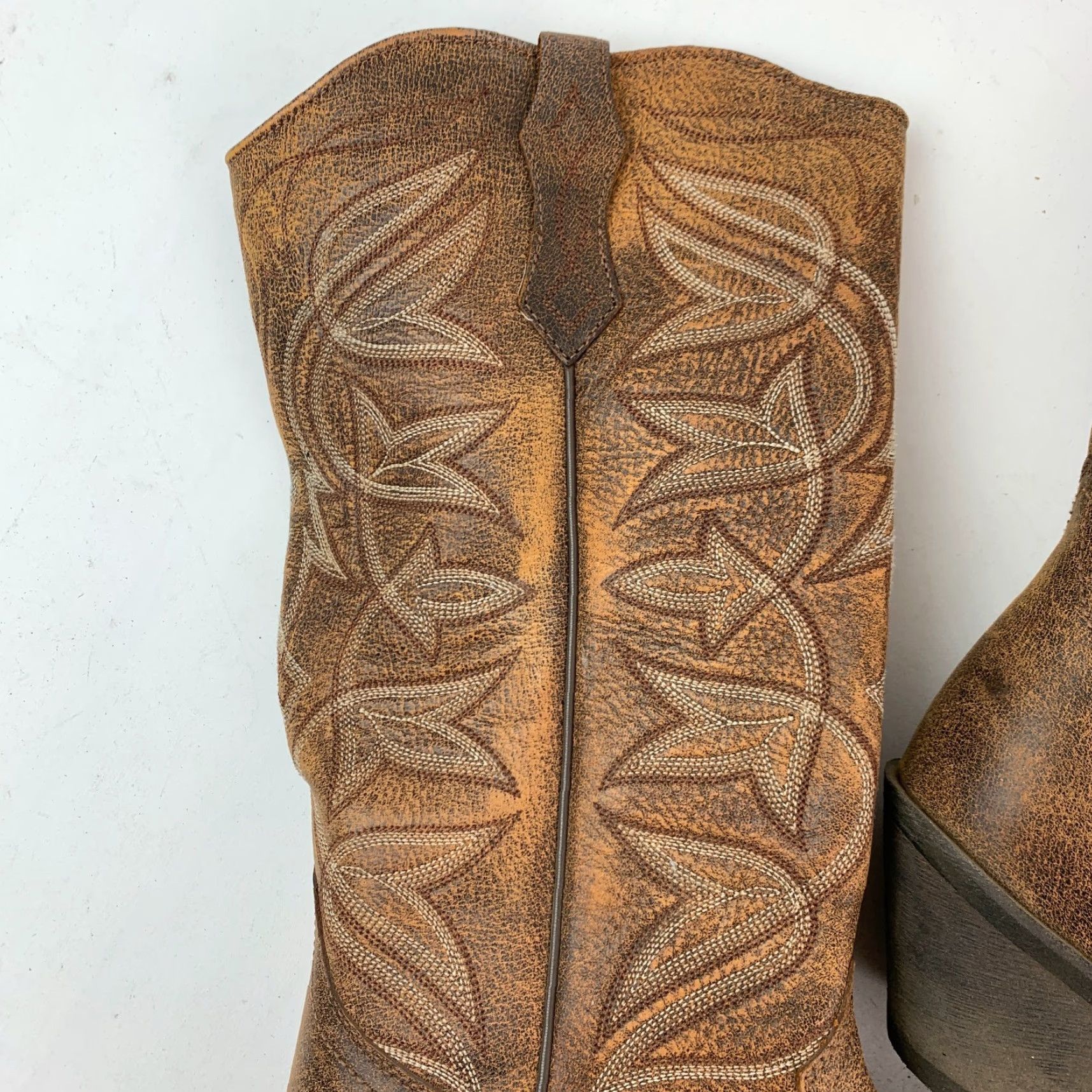 Ariat Ariat Womens Boot Distressed Leather Round Up 10018581 Western Cowboy Leather US 8.5B Brown Shoe Width B Vintage No Day? Size US 9 / IT 39 - 4 Thumbnail
