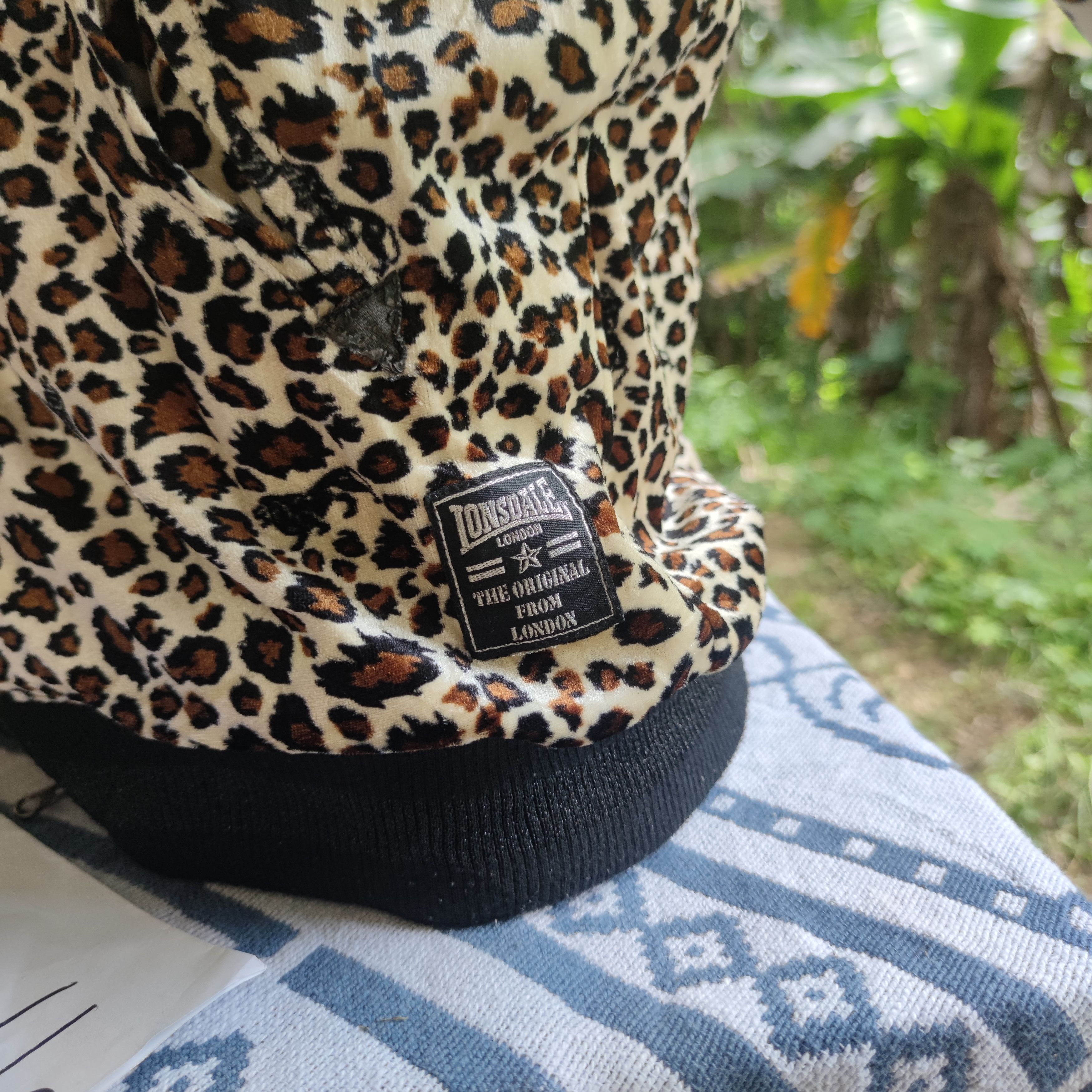 Lonsdale LONSDALE LONDON LEOPARD SUKAJAN DRAGON SIZE L FITS S-M Size US L / EU 52-54 / 3 - 13 Thumbnail