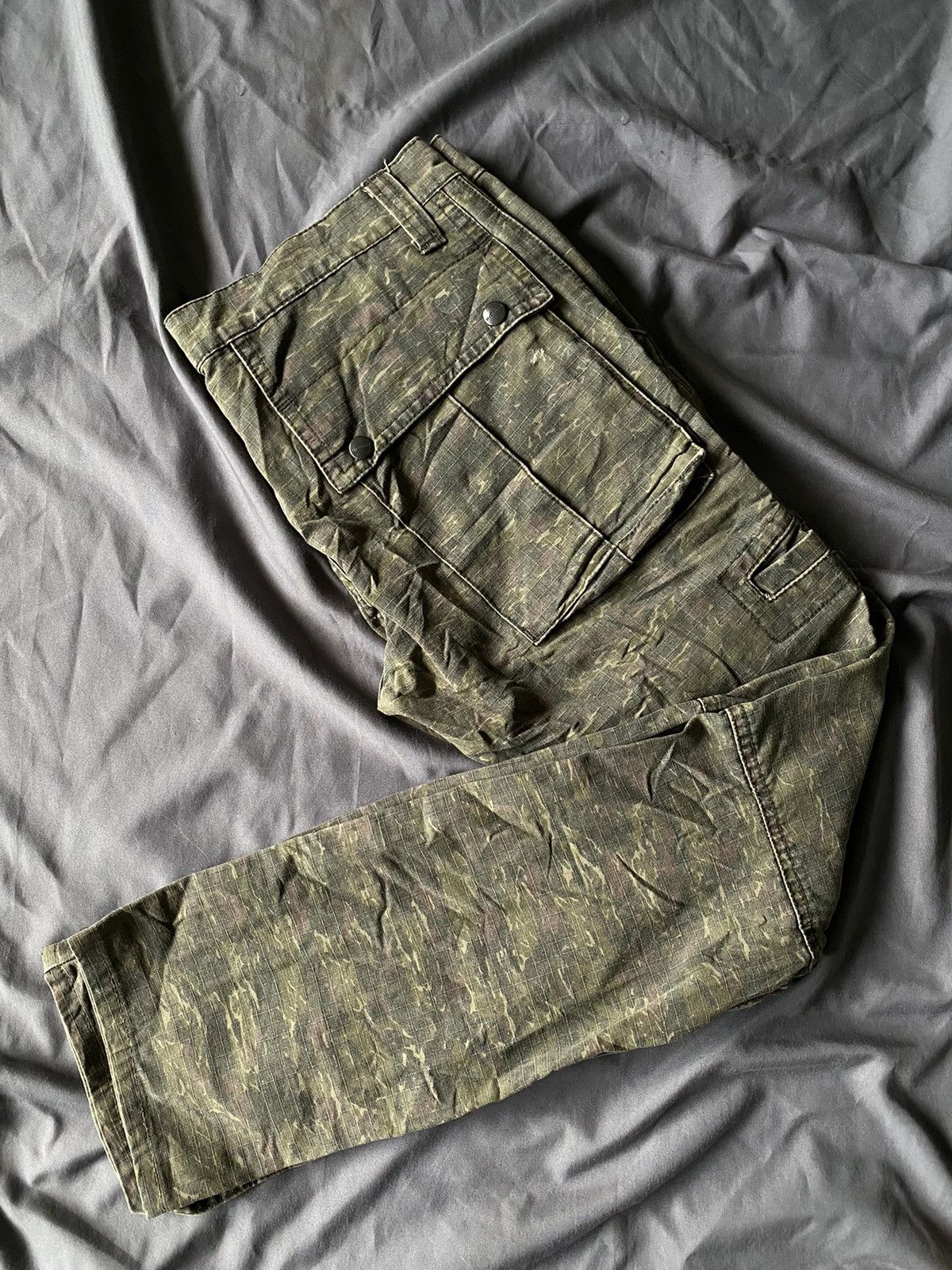 Hysteric Glamour × Japanese Brand Hysteric Glamour Camo Pants Size 30" / US 8 / IT 44 - 2 Thumbnail