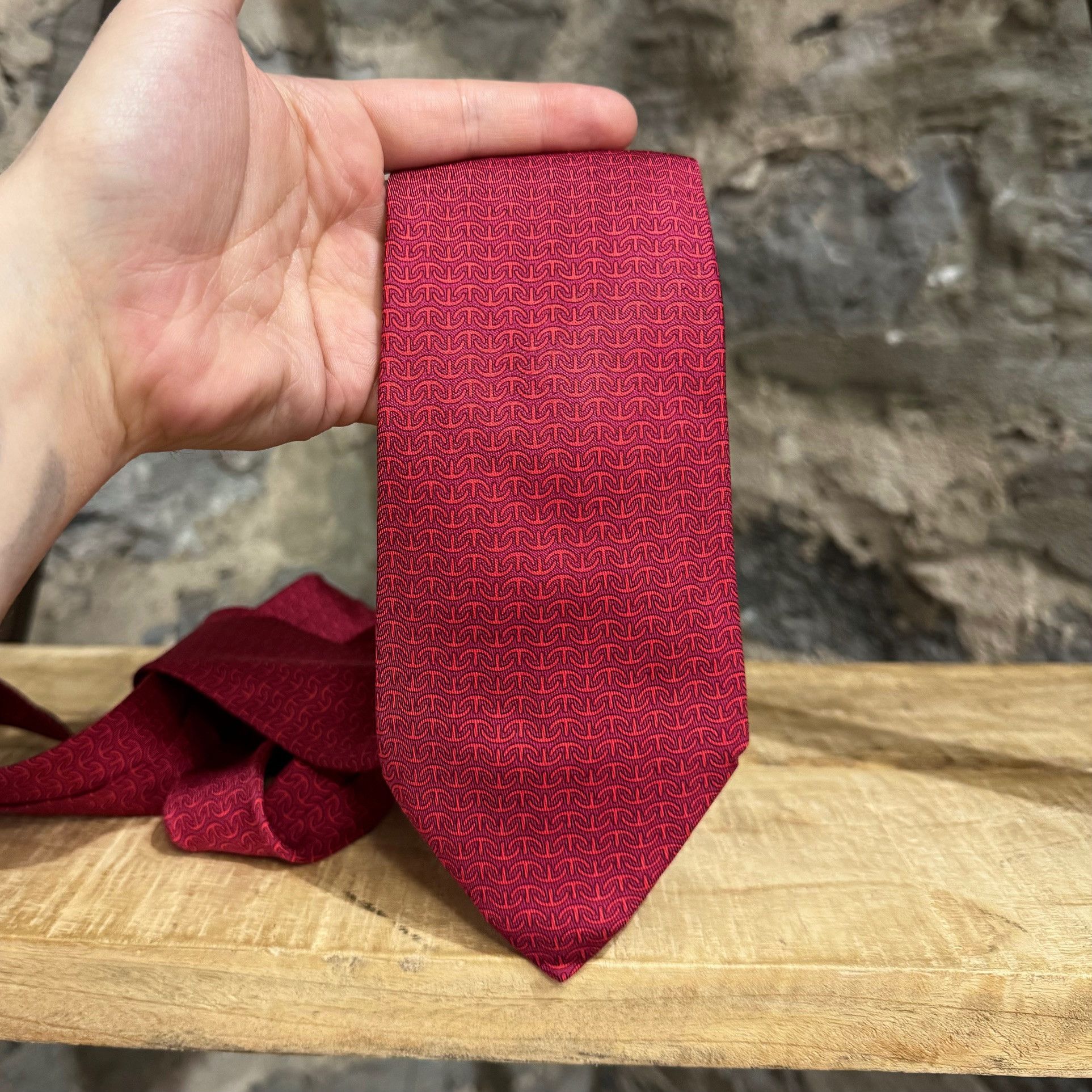 Hermes Hermès Chaine D'Ancre Pattern Raspberry Red Tonal Silk Tie Size ONE SIZE - 6 Thumbnail