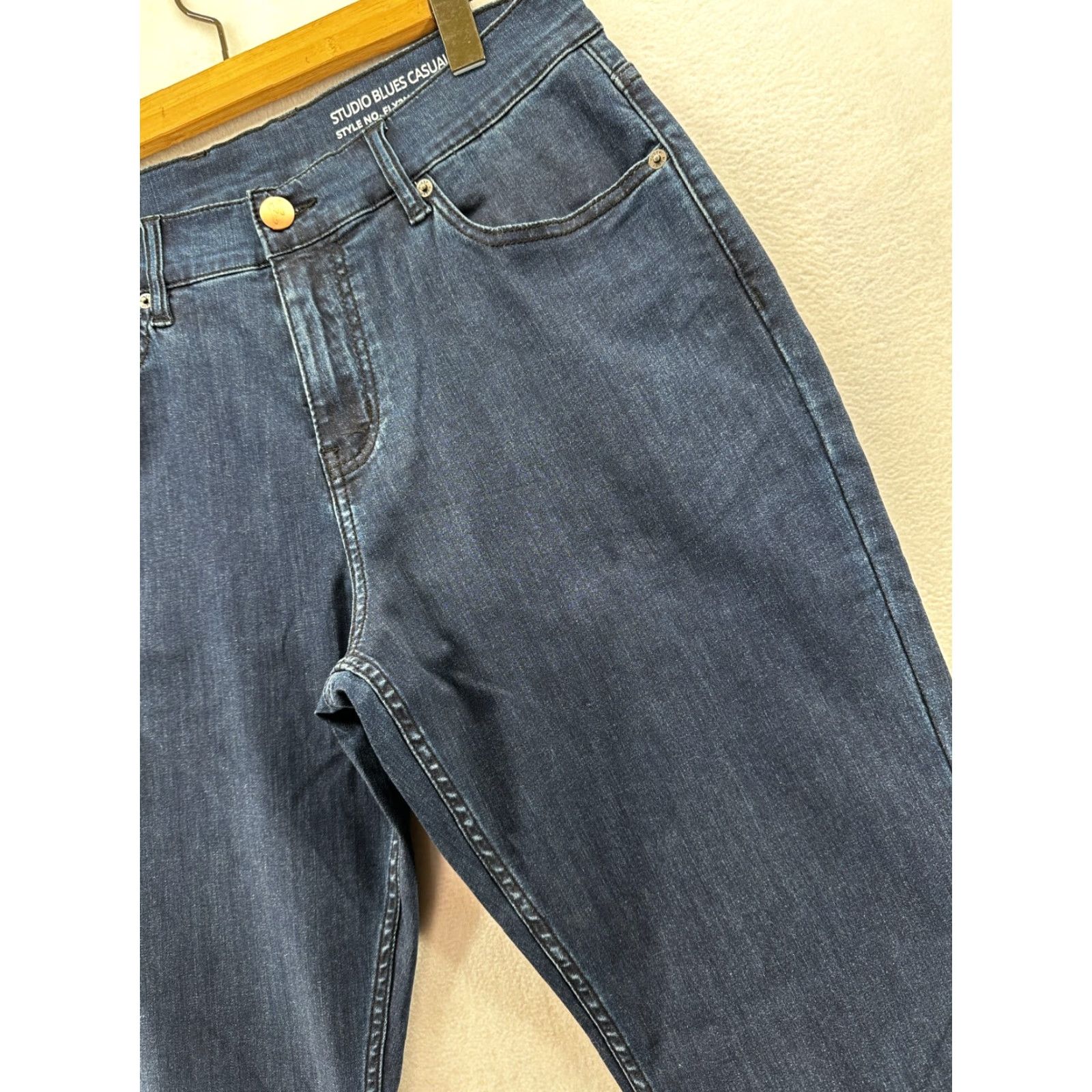 Vintage Mugsy Jeans Studio Blues Mens 31x32 Straight Stretch Denim 5-Pocket Zip Closure Regular Rise blue Size US 31 - 4 Thumbnail