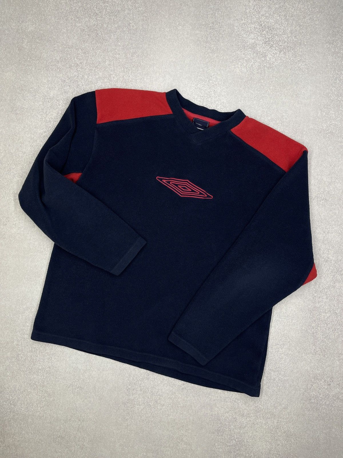 Umbro × Vintage Vintage Umbro Fleece Crew Neck Sweatshirt Navy Y2K Size US L / EU 52-54 / 3 - 1 Thumbnail