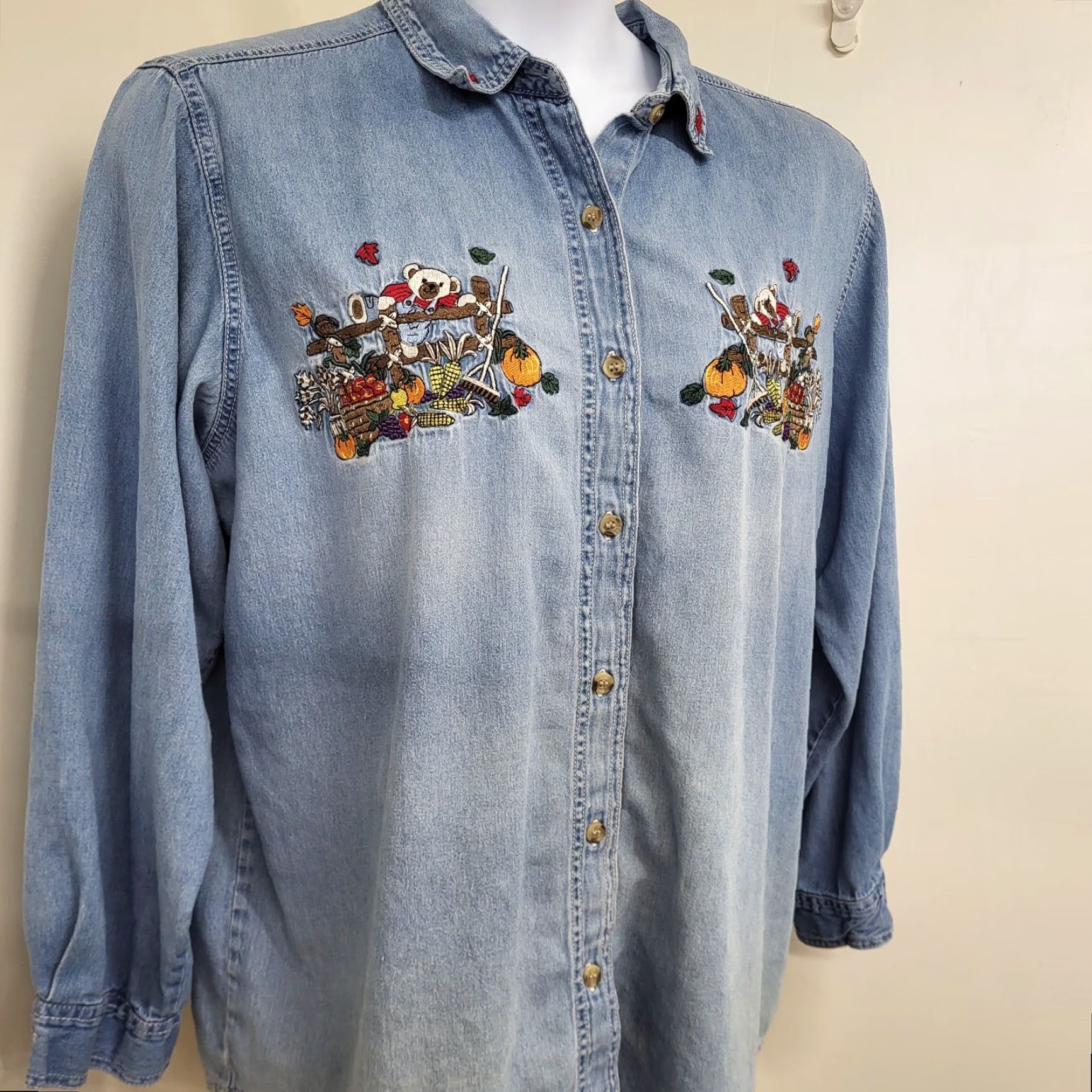 Vintage VINTAGE Bobbie Brooks Denim Shirt Womens 18W/20W Blue Embroidered Bear Pumpkin Flower 90s Size XXL / US 16-18 / IT 52-54 - 3 Thumbnail