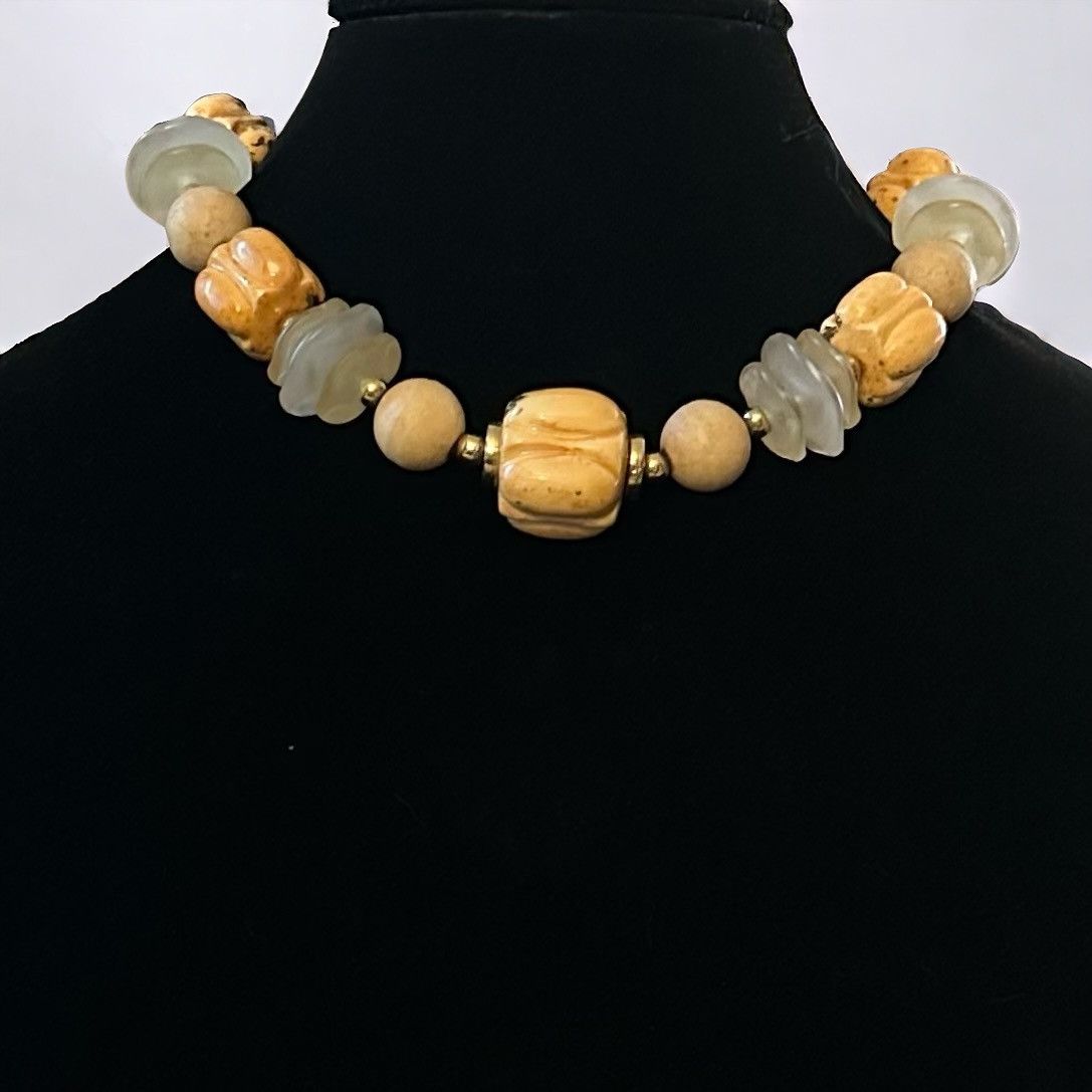 Other Porcelain and glass bead chunky necklace Size ONE SIZE - 1 Thumbnail
