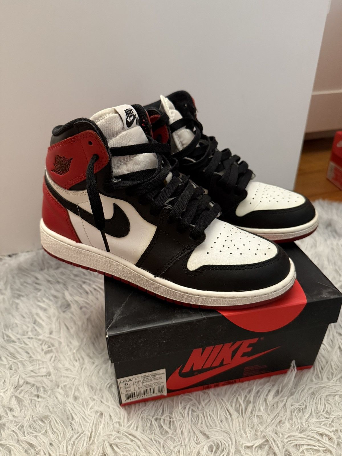 Nike Air Jordan Retro 1 High OG GS Black Toe Size US 6 / EU 39 - 8 Thumbnail