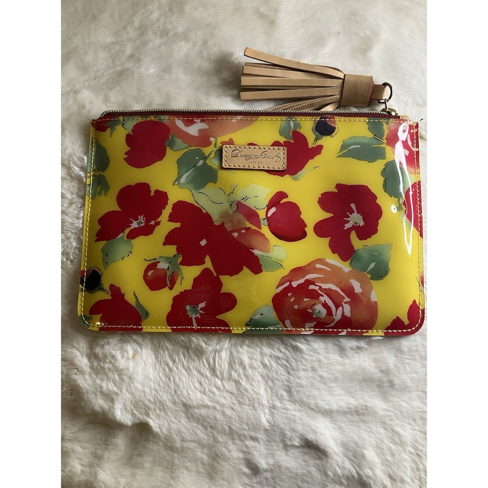 Dooney & Bourke NWOT DOONEY & BOURKE VINYL FLOWER WRISTLET CLUTCH POUCH Size ONE SIZE - 1 Thumbnail