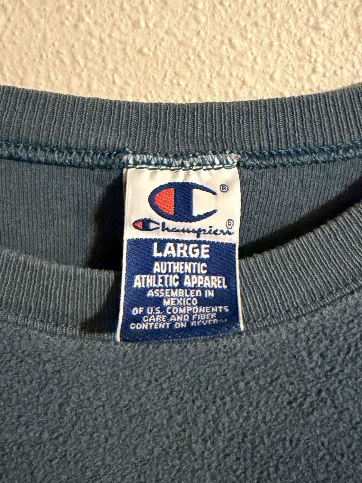 Champion vtg 90s champion fleece crewneck embroidered large Size US L / EU 52-54 / 3 - 3 Thumbnail