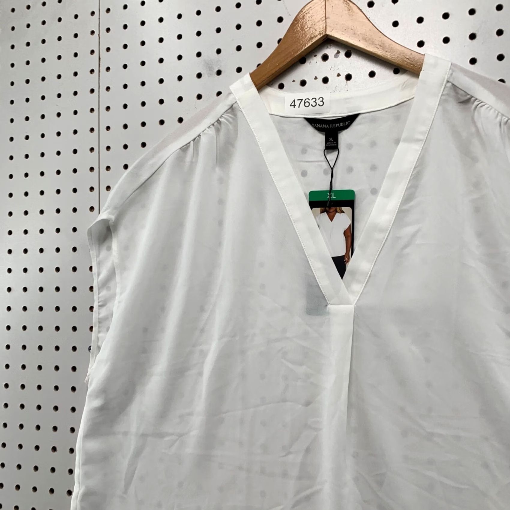 Banana Republic Banana Republic Blouse V-Neck Womens XL White Sleeveless NWT Pullover Shirt Size XL / US 12-14 / IT 48-50 - 6 Thumbnail