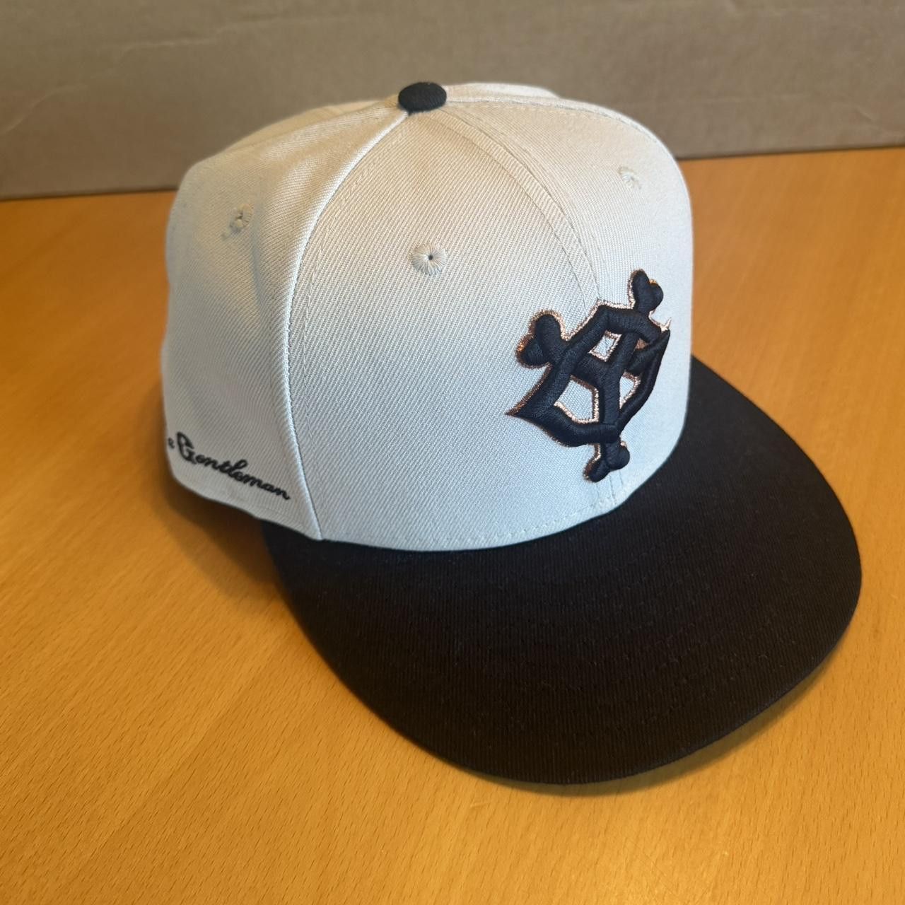 New Era NEW ERA Yomiuri Giants Stone/Black Be a Gentleman Fitted Cap Size ONE SIZE - 6 Thumbnail