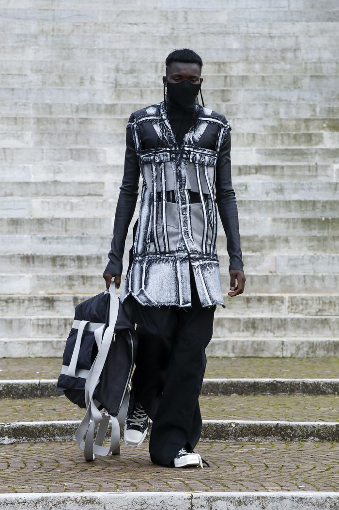 Rick Owens SS21 Runway Jumbo Cutout Sleeveless Denim Trucker Size US S / EU 44-46 / 1 - 11 Thumbnail
