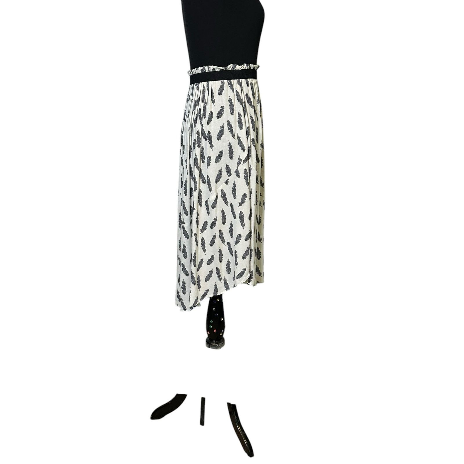 H&M H&M cream black leaves print pleated midi skirt size 4 Size 27" / US 4 / IT 40 - 11 Thumbnail
