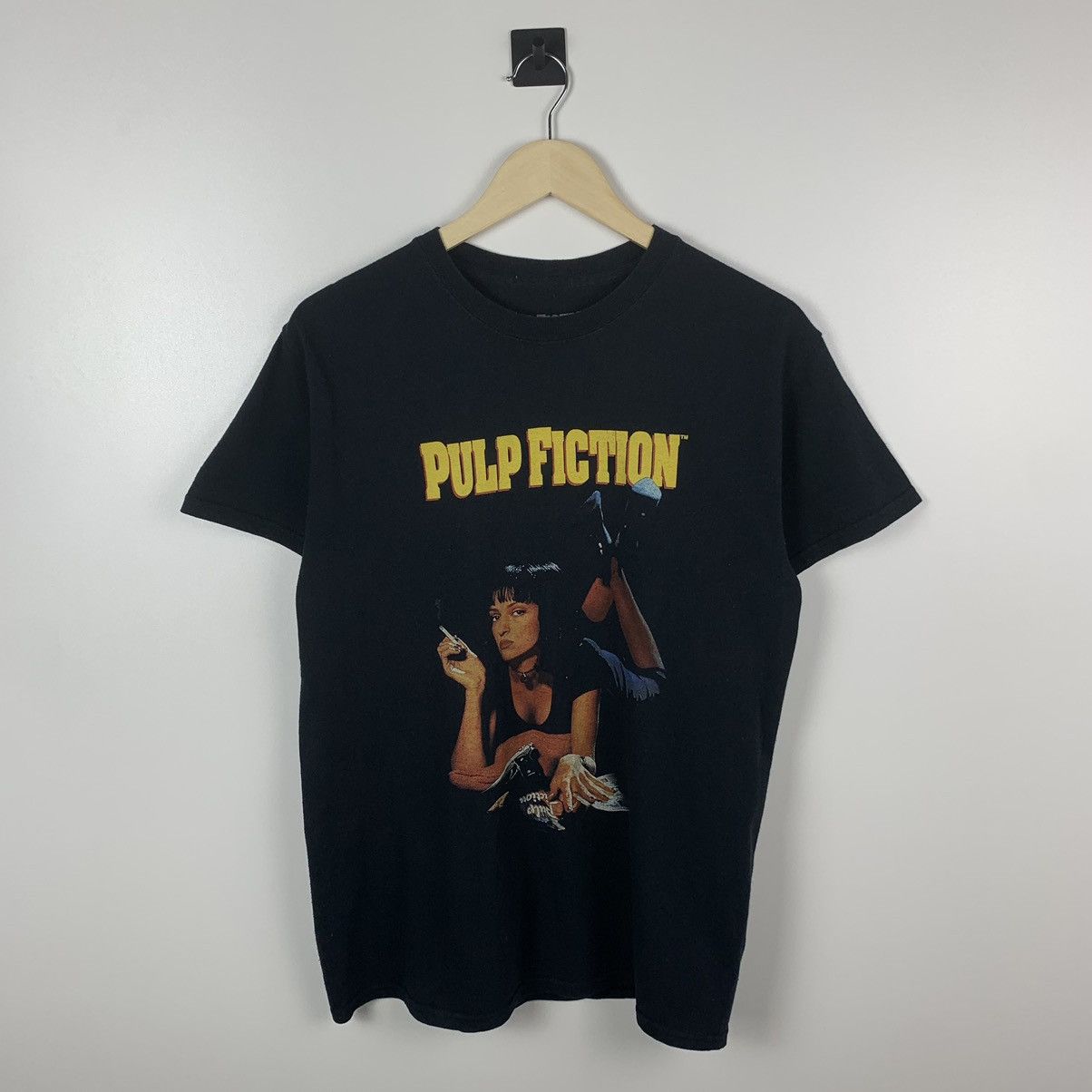 Fruit Of The Loom Pulp Fiction Big Logo Cult Movie Tee Black Size M Y2K Size US M / EU 48-50 / 2 - 1 Thumbnail