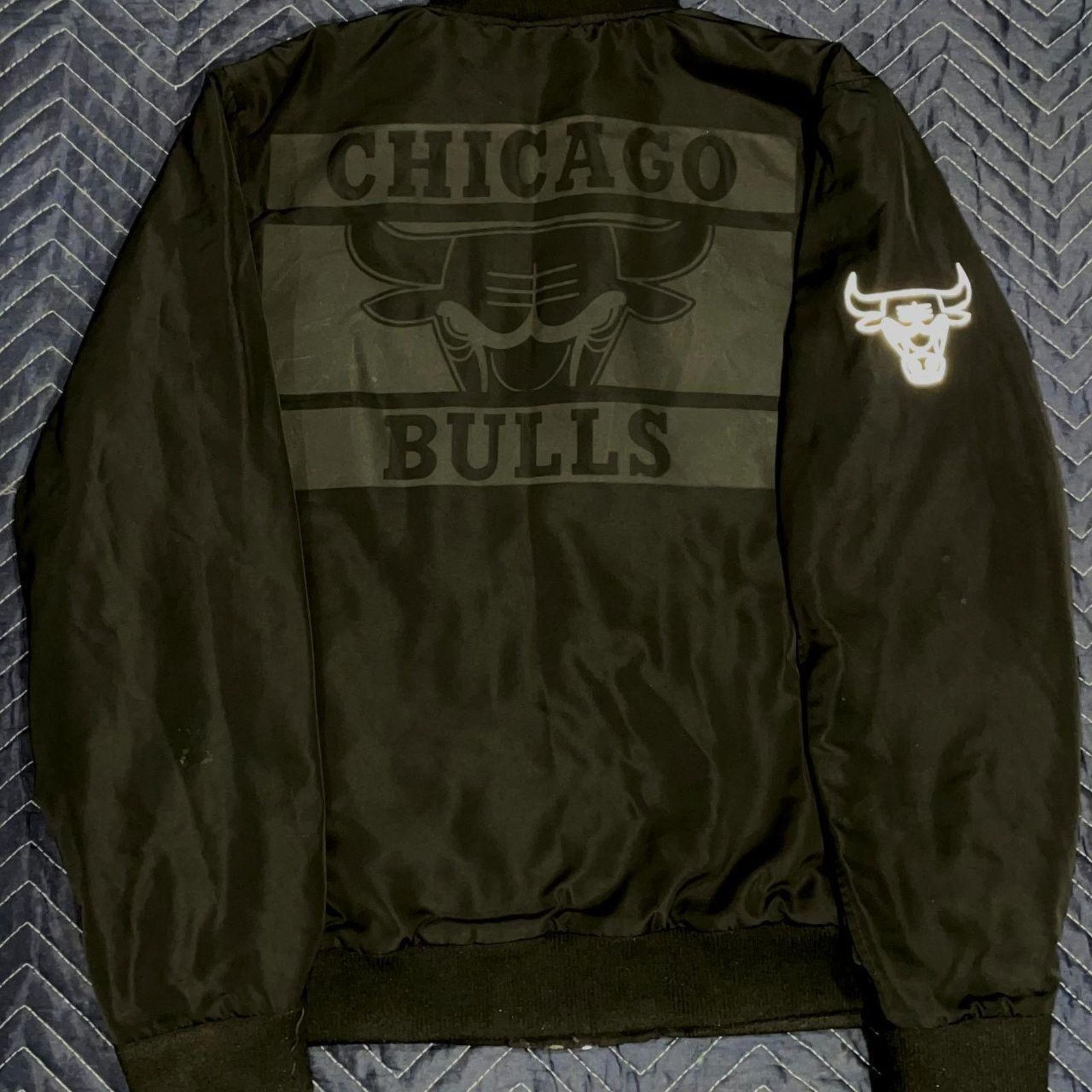 NBA Chicago Bulls NBA Starter Black Label Satin Bomber Jacket Size US XL / EU 56 / 4 - 5 Thumbnail