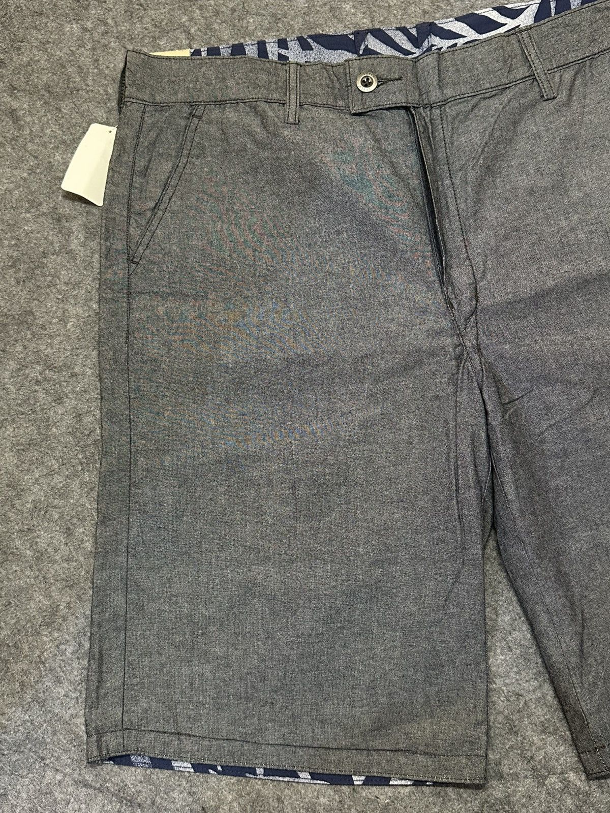 Levi's Levi's Men's 502 Regular Taper Fit chambray chino shorts. Size US 36 / EU 52 - 3 Thumbnail