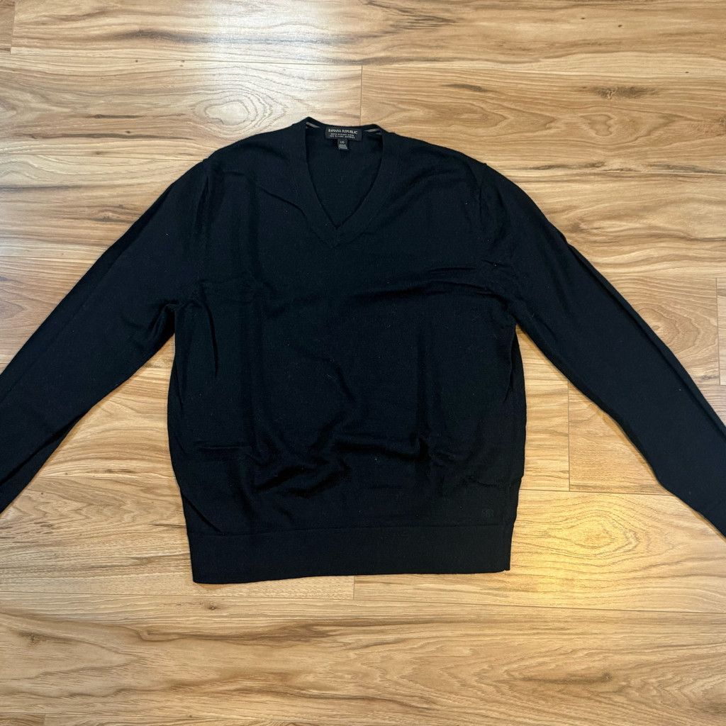 Banana Republic Men’s Black Large Merino Wool V-Neck