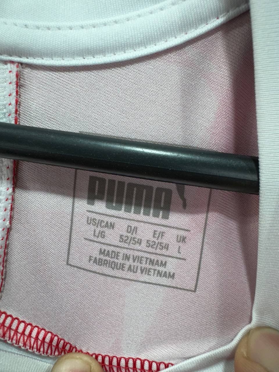 Puma BARNSLEY ENGLAND 2019/2020 THIRD FOOTBALL SHIRT JERSEY PUMA Size US L / EU 52-54 / 3 - 8 Thumbnail