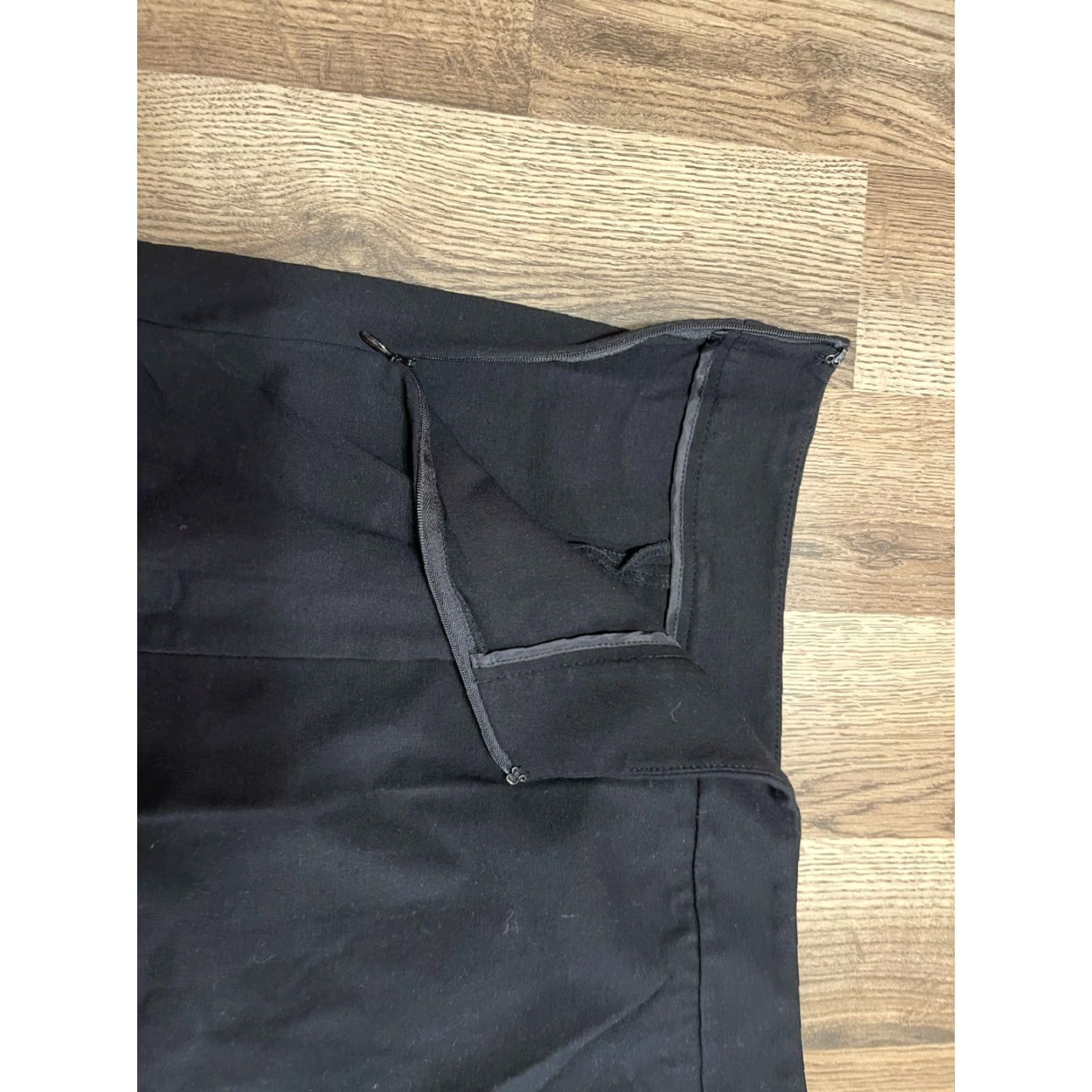 Talbots Talbots Skirt Women's Size 8 Black Side Zip Buttons on Front Size 30" / US 8 / IT 44 - 4 Thumbnail