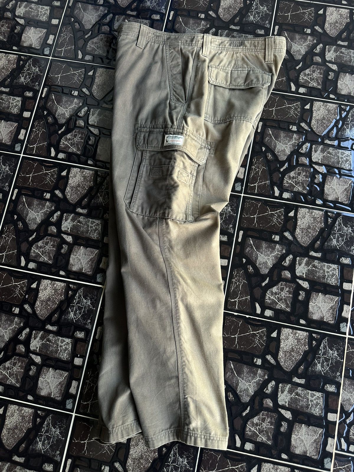 Eddie Bauer × Vintage Vintage Eddie Bauer Baggy Sunfaded Cargo Pant D161 Size US 36 / EU 52 - 7 Thumbnail