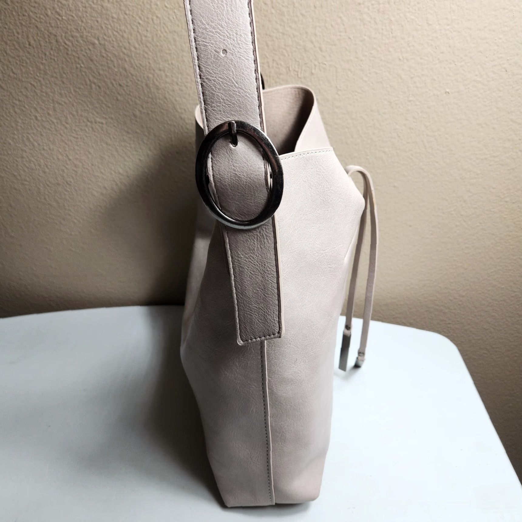 Vintage Joy Susan Tote Bag Beige Large 2-In-1 Convertible Vegan Leather Single Strap Womens Bag Size ONE SIZE - 4 Thumbnail