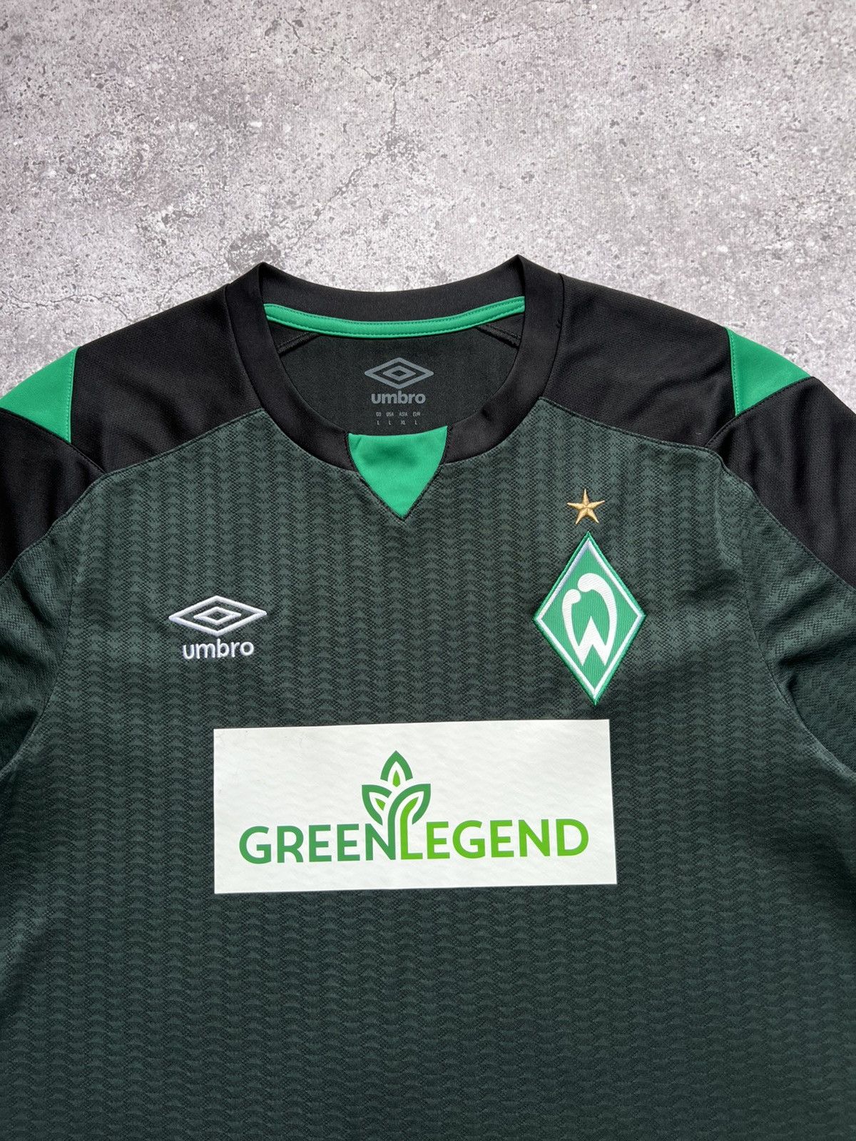 Vintage Umbro FC Werder Bremen 21/22 Football Soccer Shirt Trikot Size US L / EU 52-54 / 3 - 6 Thumbnail