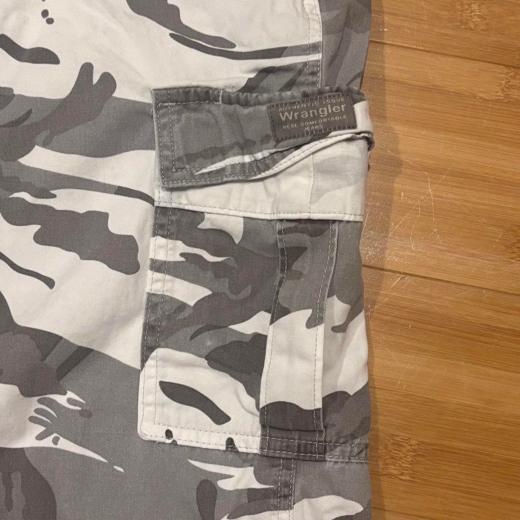 Wrangler Grey And White Cargo Wrangler Jnco style Jorts Size US 38 / EU 54 - 2 Thumbnail