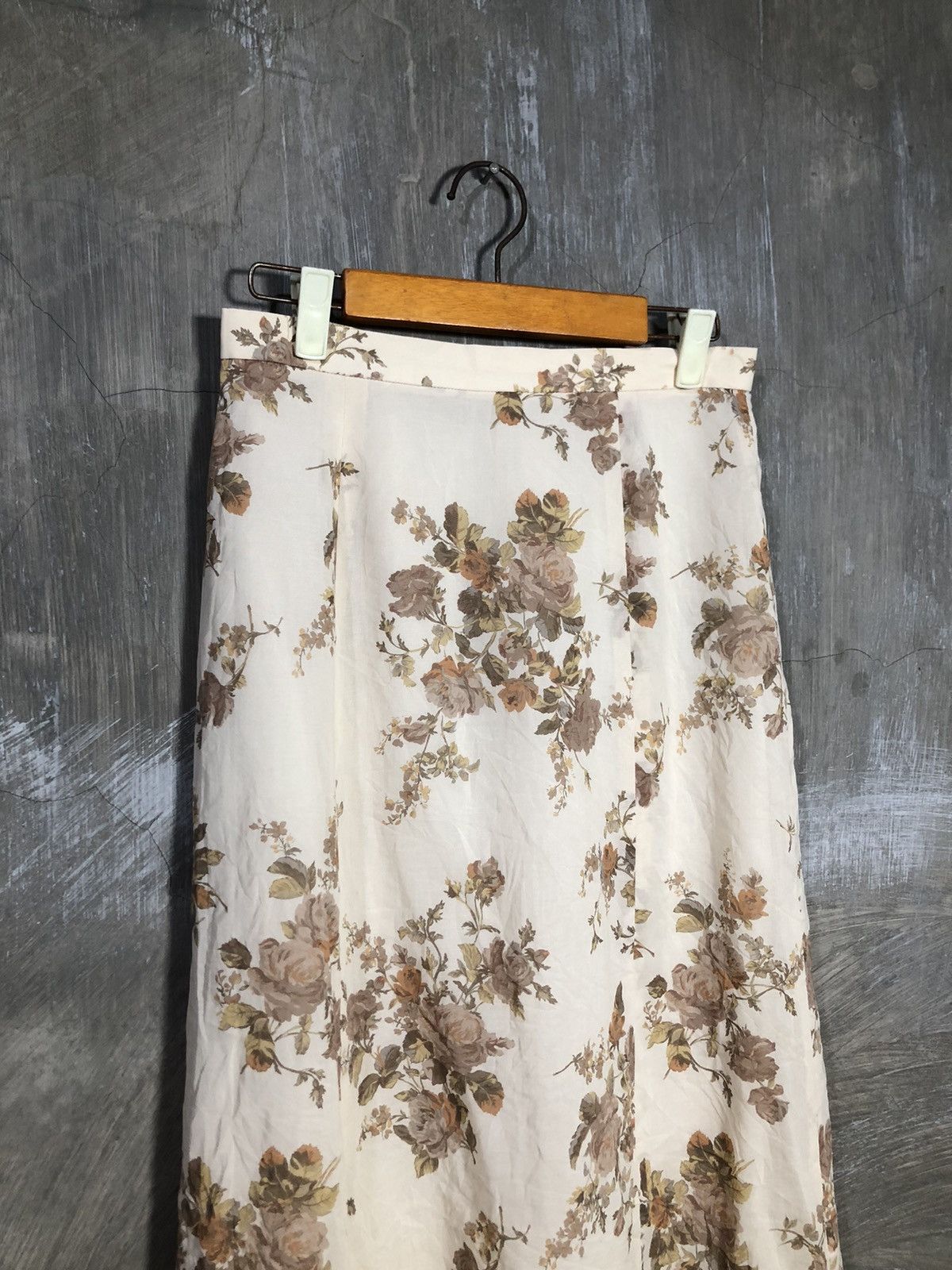 Burberry × Designer × Vintage Burberry’s Floral Skirt Size 28" / US 6 / IT 42 - 2 Thumbnail