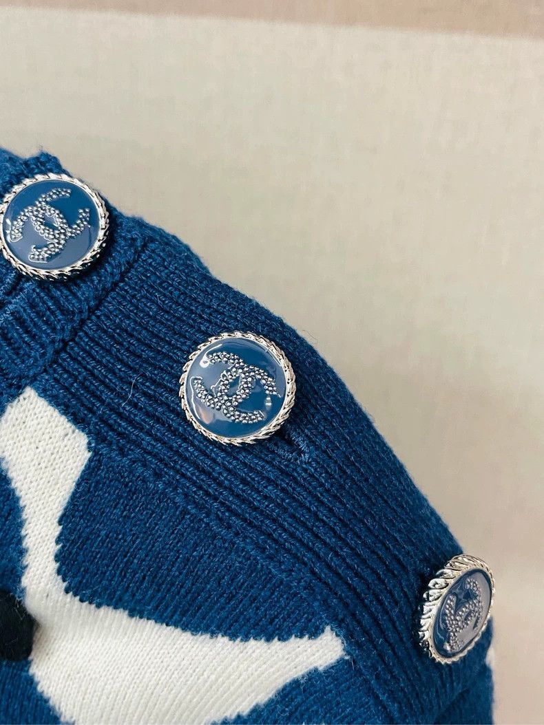 Chanel Chanel Blue and white full logo wavy long-sleeved cashmere Size XS / US 0-2 / IT 36-38 - 4 Thumbnail