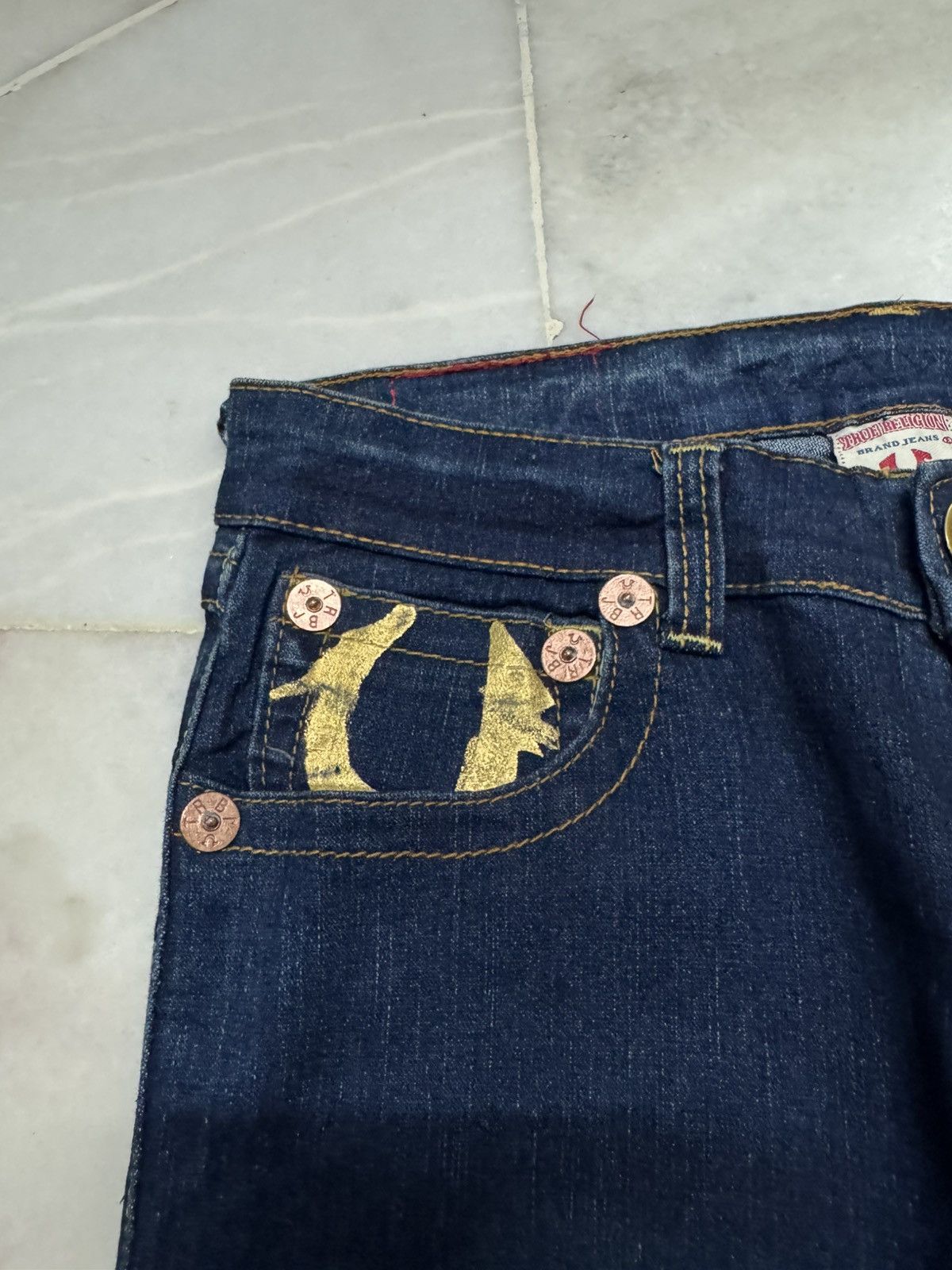 True Religion 💥RARE💥TRUE RELIGION INDIGO FLARE TWIST LEG GOLD LOGO RARE Size US 28 / EU 44 - 5 Thumbnail
