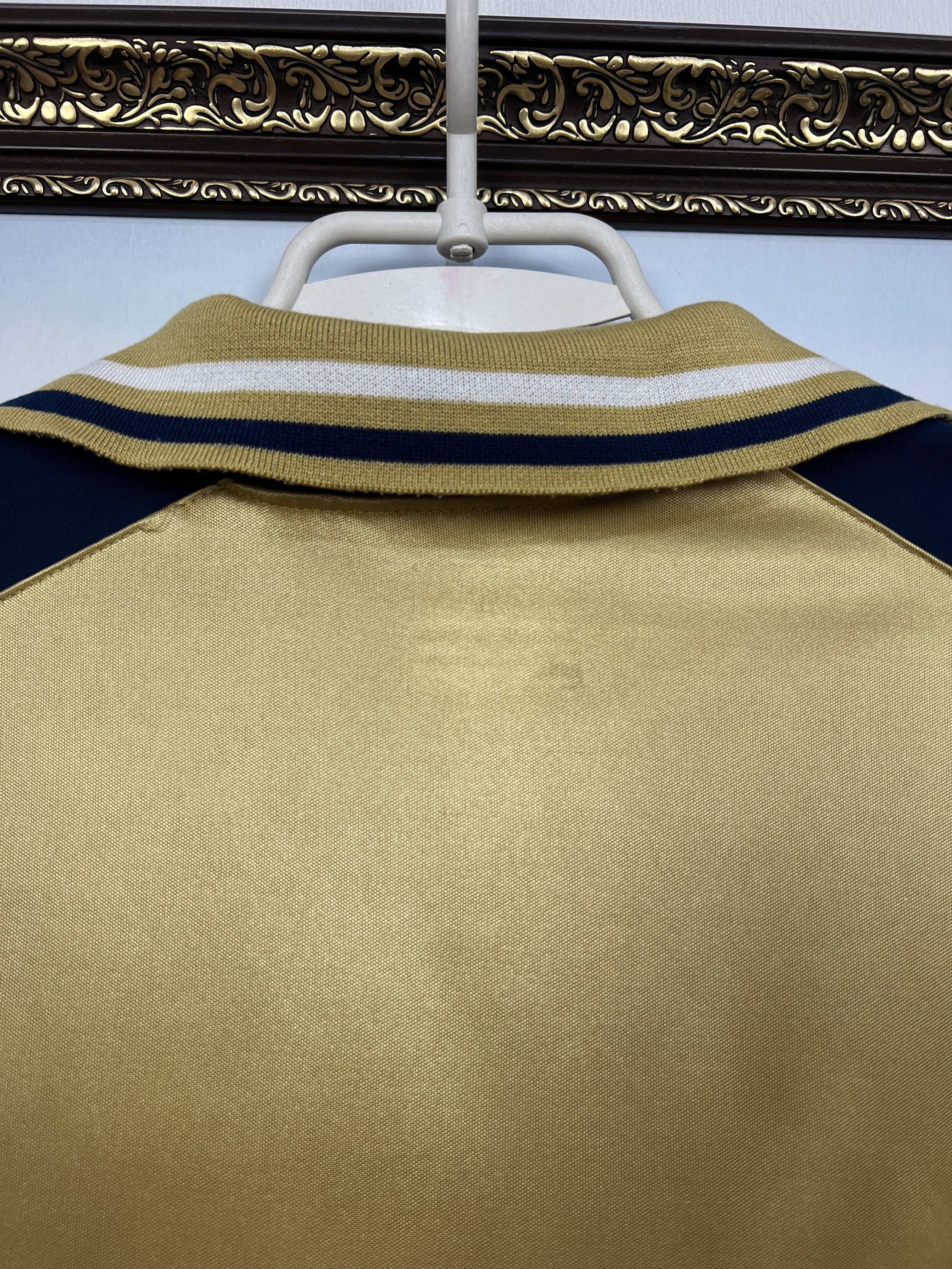 Diadora Dinamo Zagreb 2010 Away Football Shirt Soccer Diadora Mens Size US XL / EU 56 / 4 - 13 Thumbnail