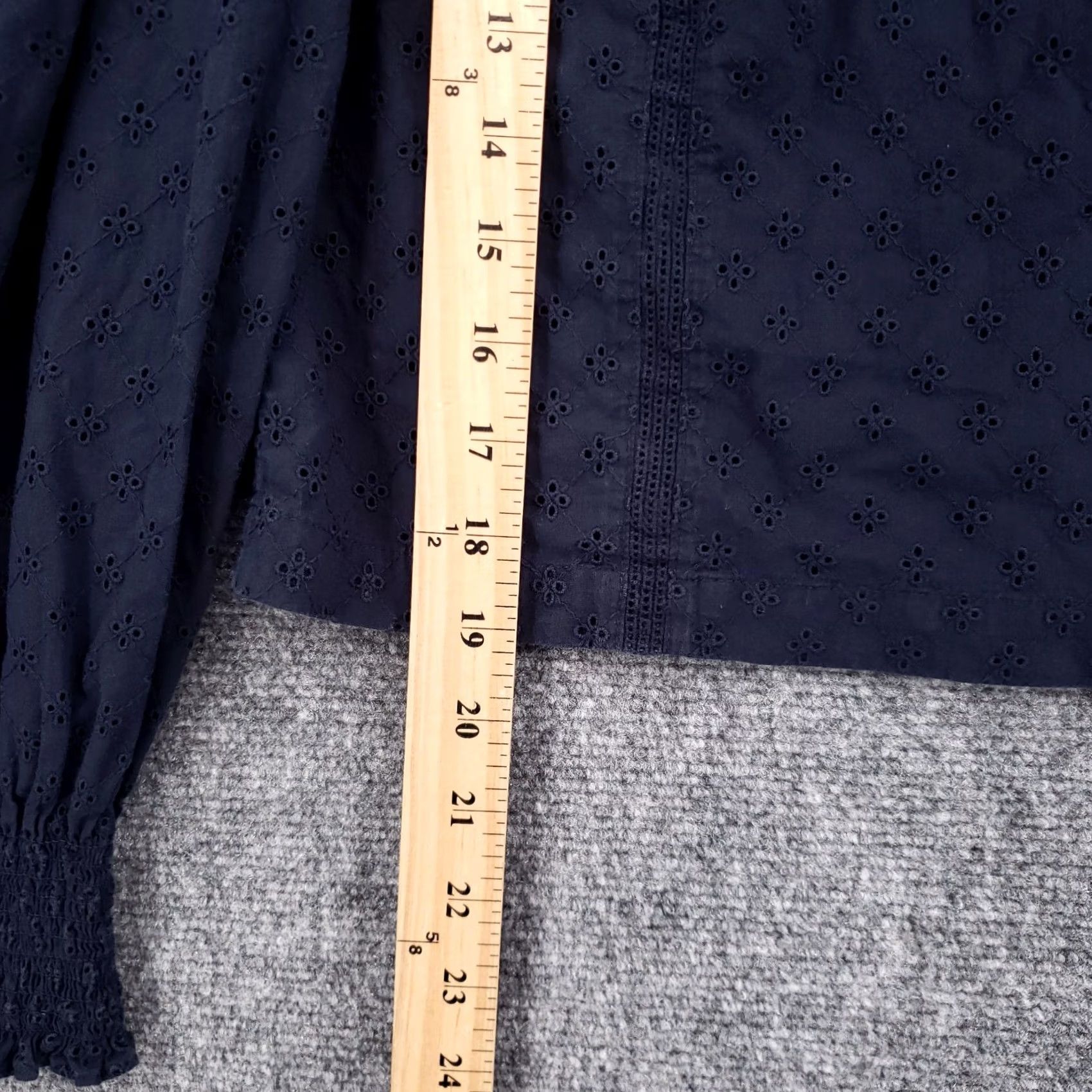 Madewell Madewell Top Blouse Womens 6 Navy Blue Eyelet Button Back Long Sleeve Peasant Bohemian Conference Standout Size M / US 6-8 / IT 42-44 - 5 Thumbnail