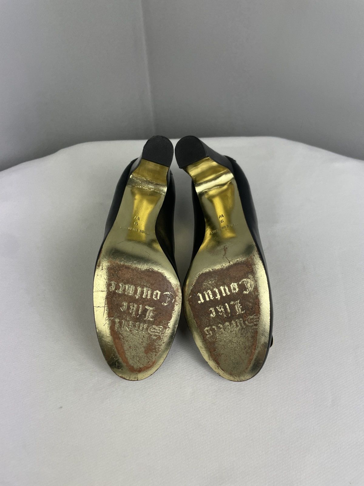 Juicy Couture Juicy Couture Made in Italy Black Leather Gold Buckle Pumps Size US 9 / IT 39 - 11 Thumbnail