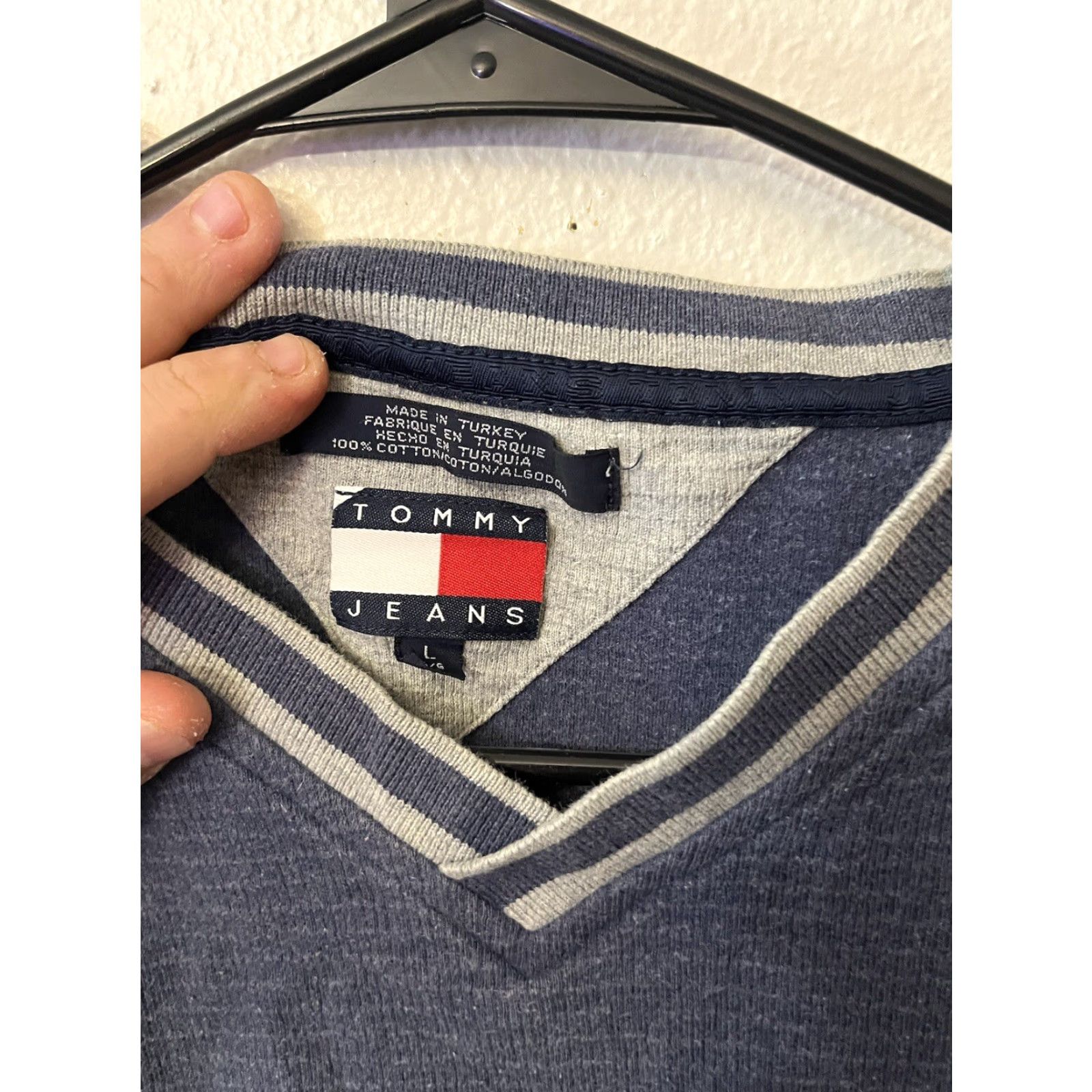 Tommy Hilfiger VINTAGE Tommy Hilfiger Tommy Jeans T-Shirt Tee Shirt Logo Embroidered Blue V-Neck Short Sleeve Adult Large Mens/ Men’s - Size L - Cotton Shirt Size US L / EU 52-54 / 3 - 3 Thumbnail