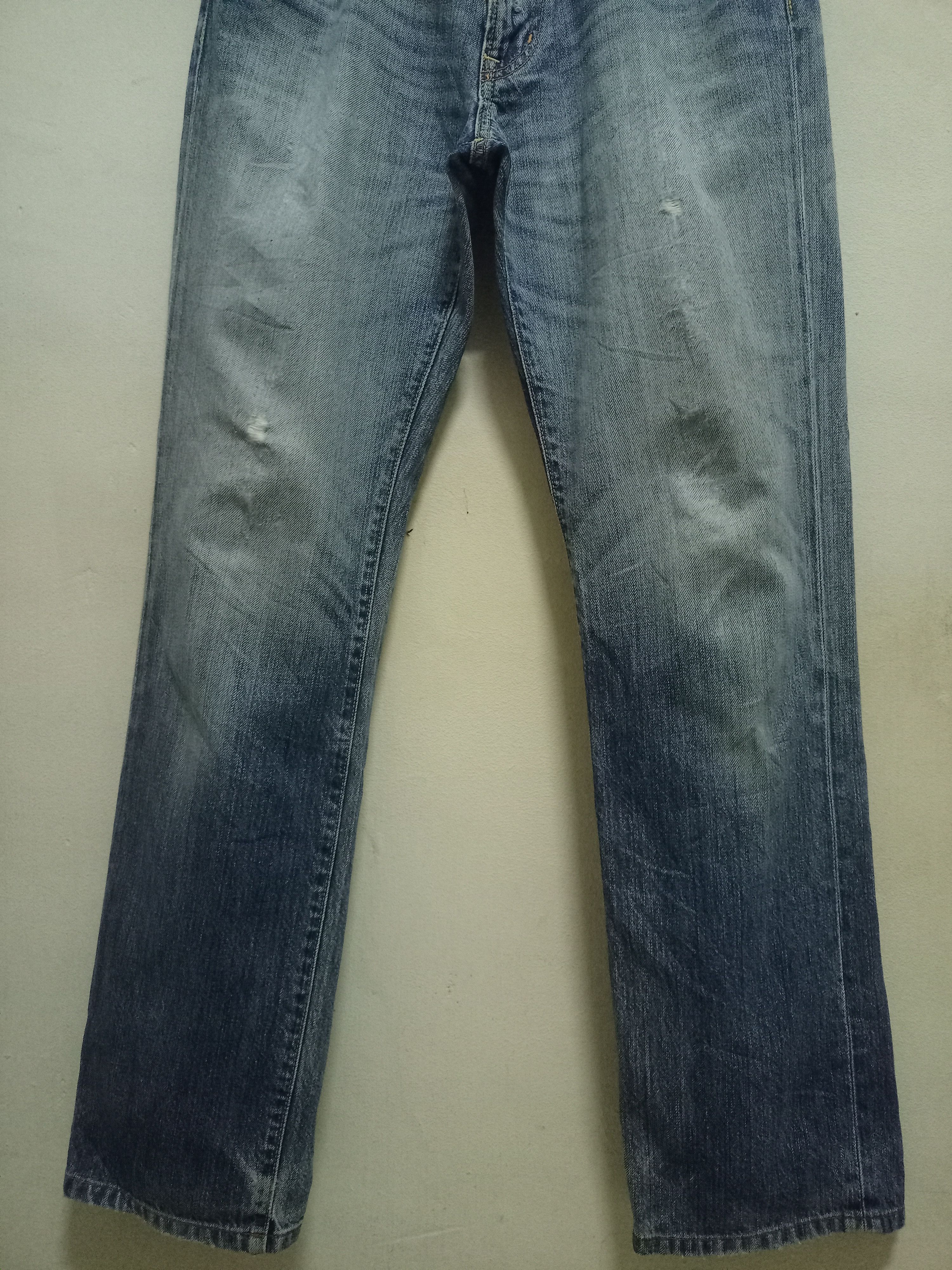 Japanese Brand × Uniqlo Vintage Uniqlo Blue Wash V Stitch Distressed Loose Jeans Size US 30 / EU 46 - 6 Thumbnail