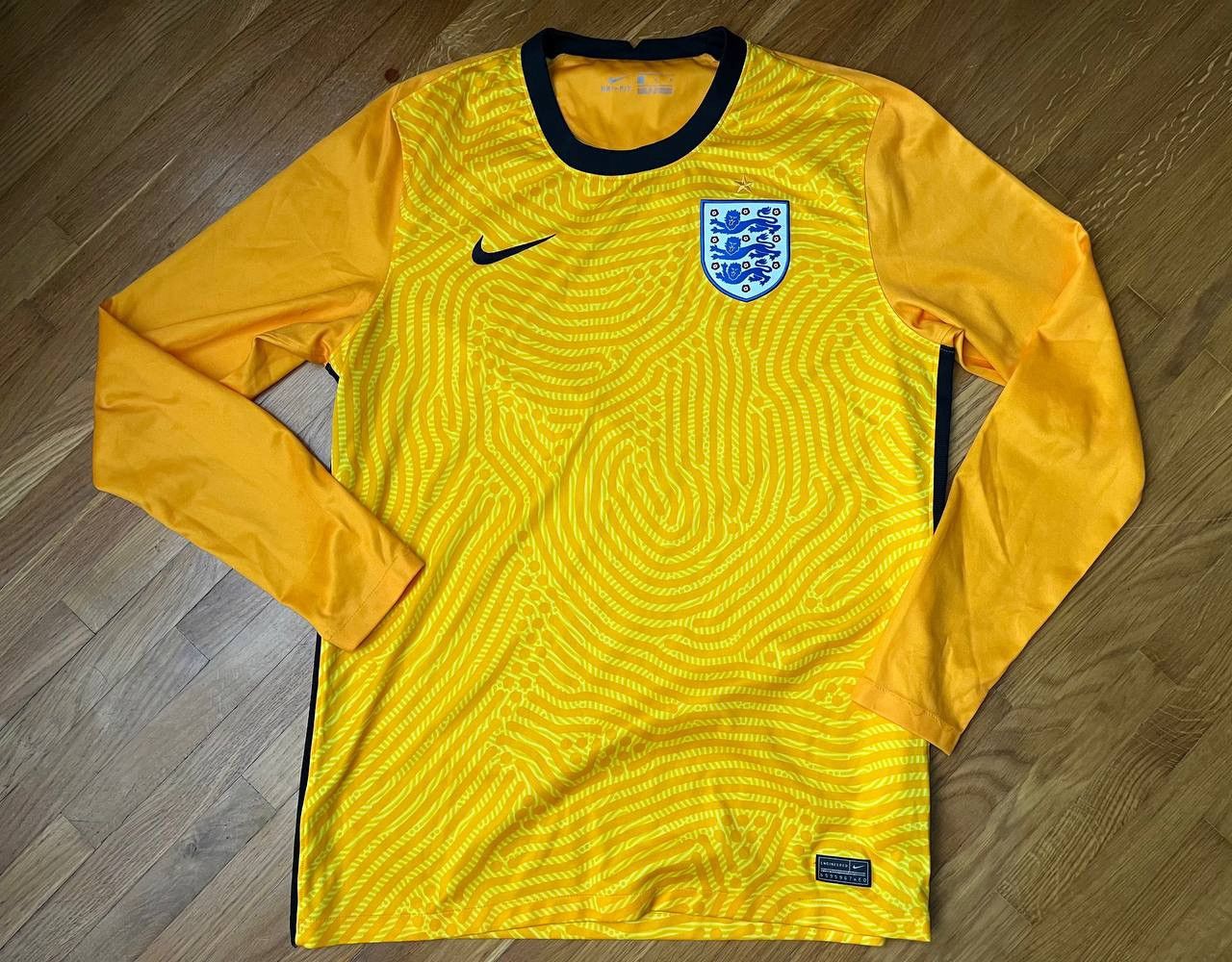 Nike Nike England national soccer team goalkeeper tee Size US L / EU 52-54 / 3 - 1 Thumbnail
