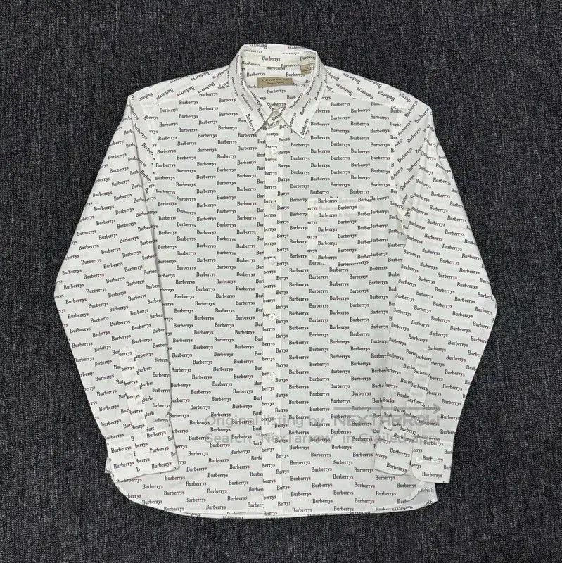 Burberry Burberry Women's Short Sleeve Printed Shirt. Size M / US 6-8 / IT 42-44 - 1 Thumbnail