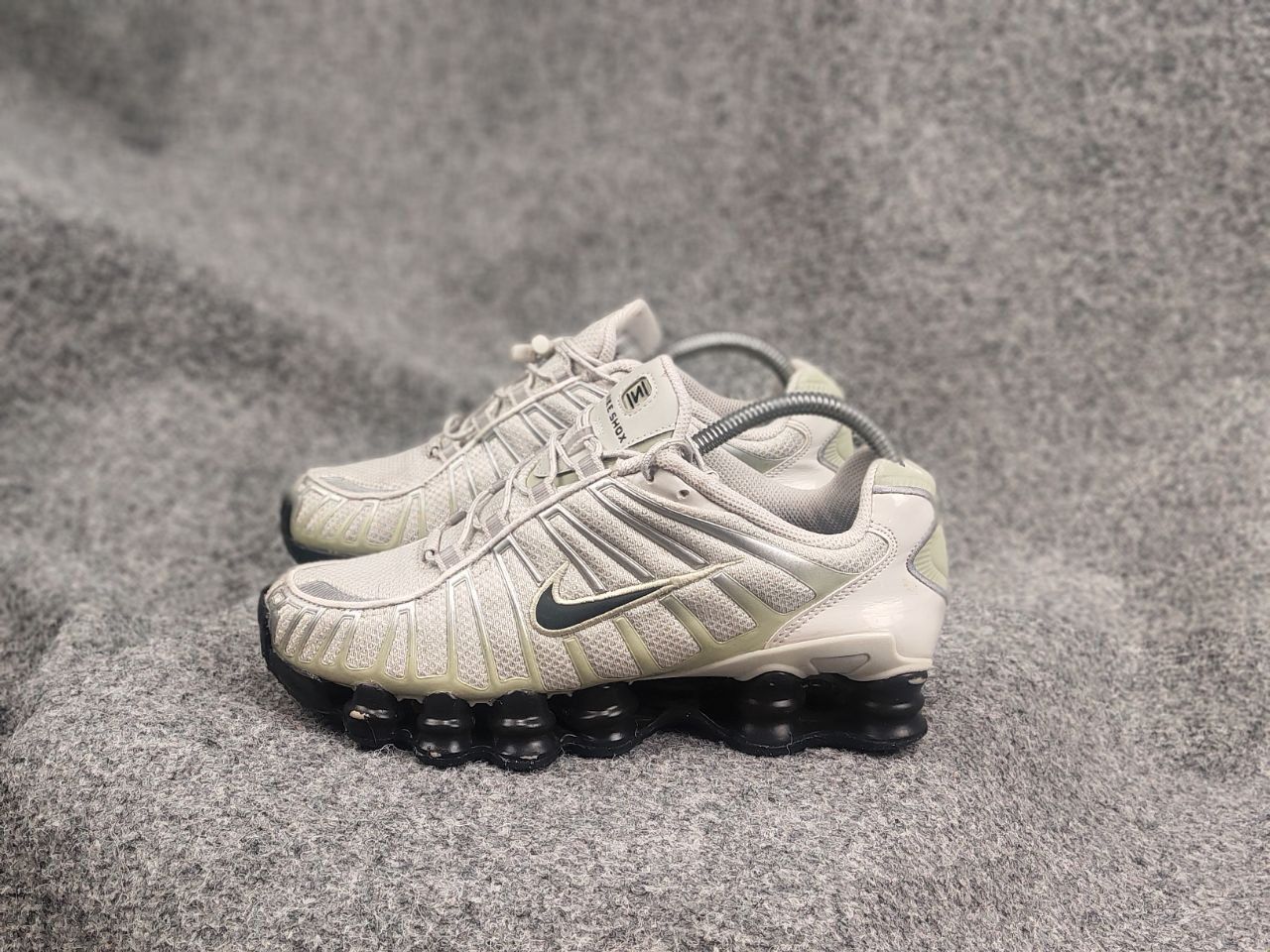 Nike Nike Shox TL Light Bone Off Noir-Olive Sneakers Vintage Y2K Size US 7.5 / IT 37.5 - 12 Thumbnail