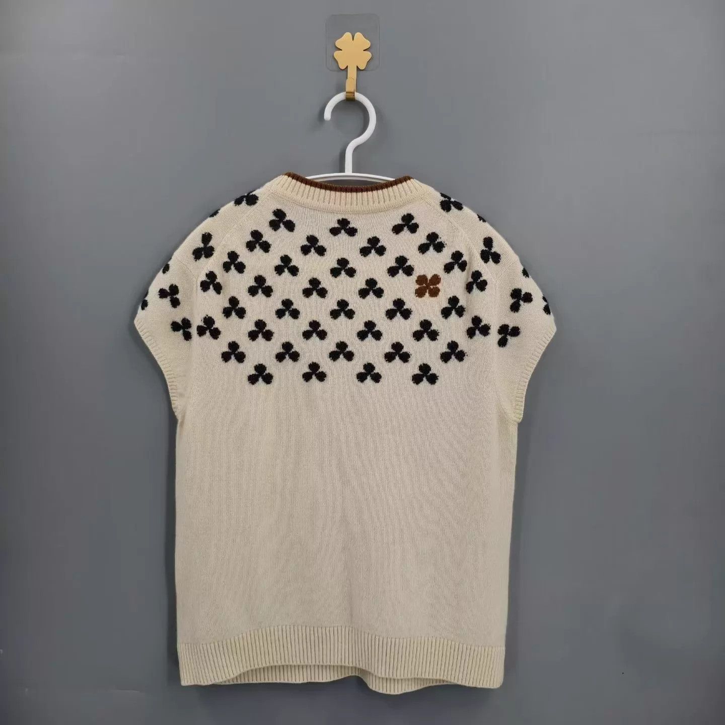 Hermes Hermes Cashmere Petal Jacquard SS Vest 38 99 Size S / US 4 / IT 40 - 2 Thumbnail