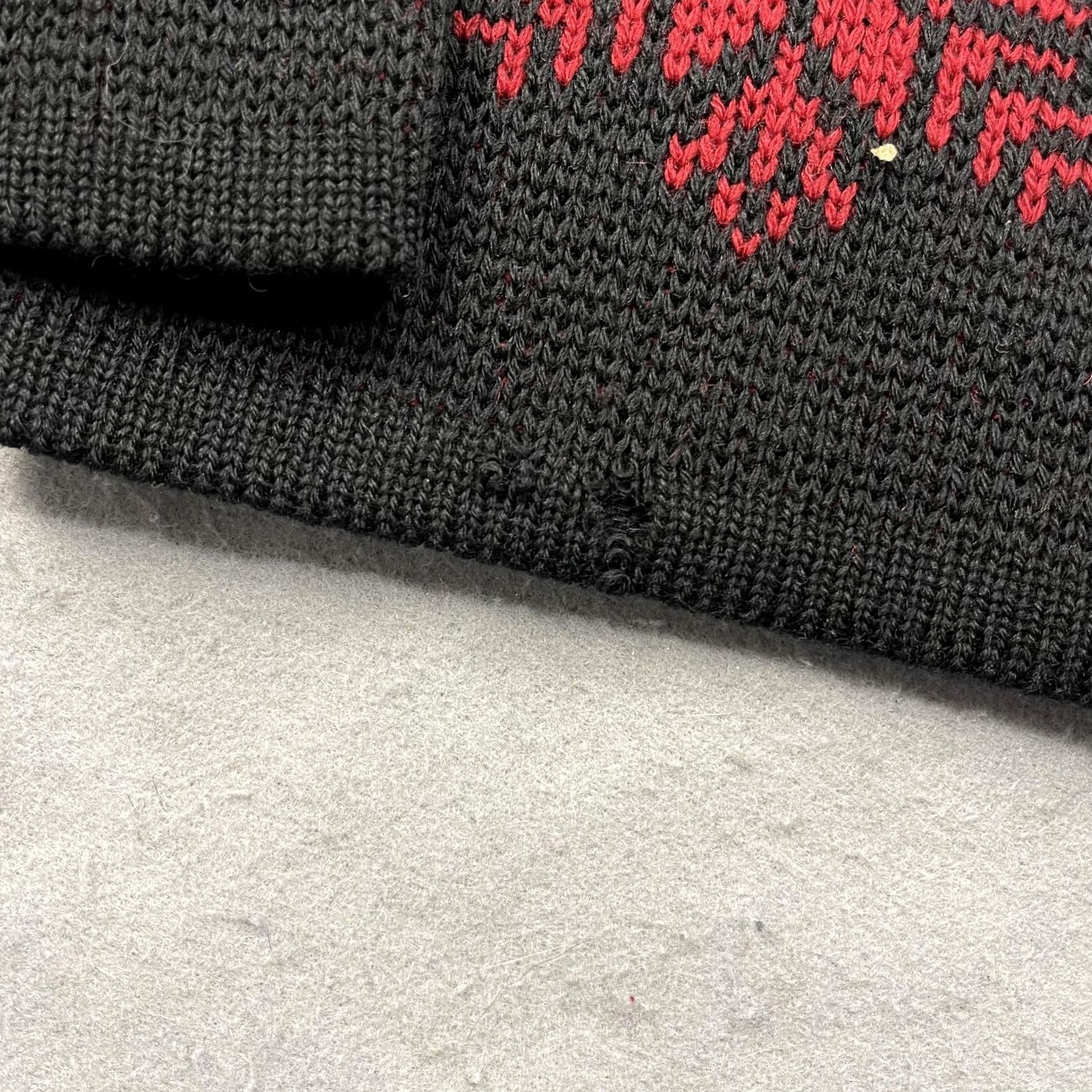 Pendleton VINTAGE Pendleton Sweater Cardigan Womens Large 100% Wool Fair Isle Snowflake Button Black Red Crew Neck Winter Holiday Ski Womens Size L / US 10 / IT 46 - 4 Thumbnail