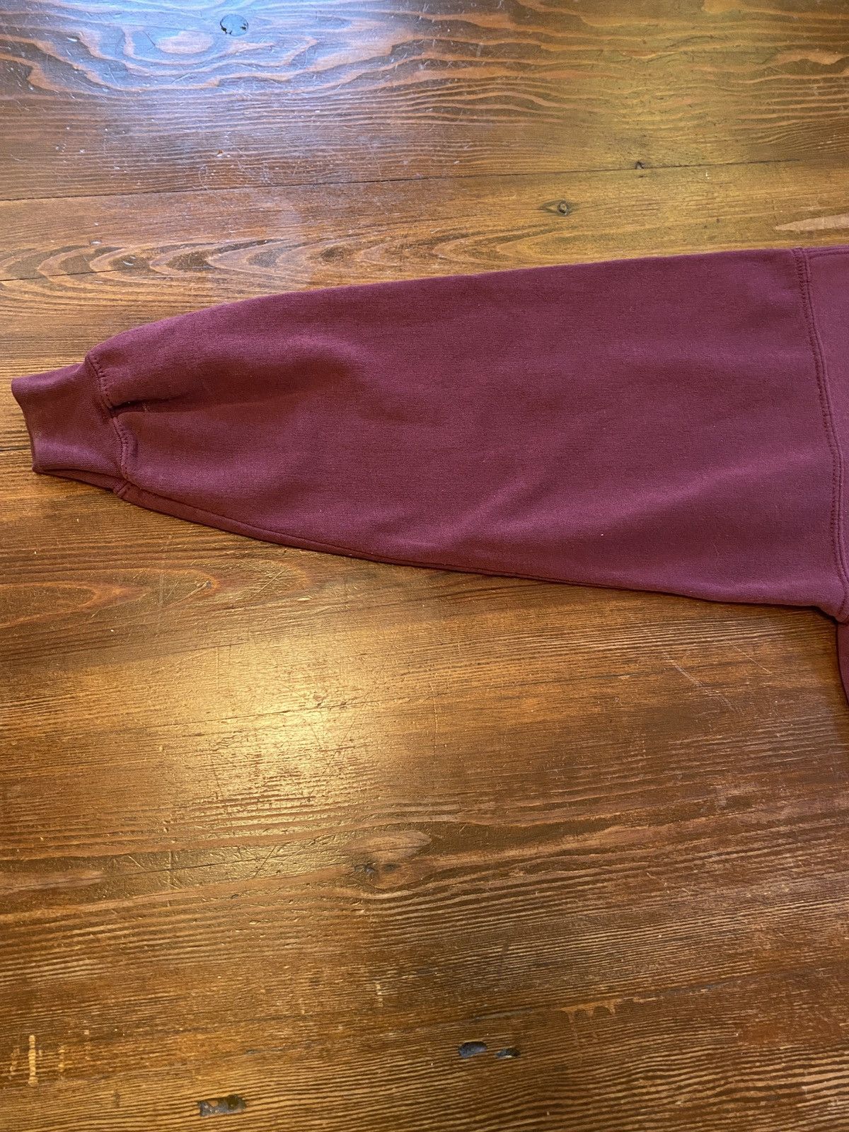 Gildan × Vintage Vintage 90’s Howling Wolf Maroon Crewneck Sweatshirt Size US XL / EU 56 / 4 - 13 Thumbnail