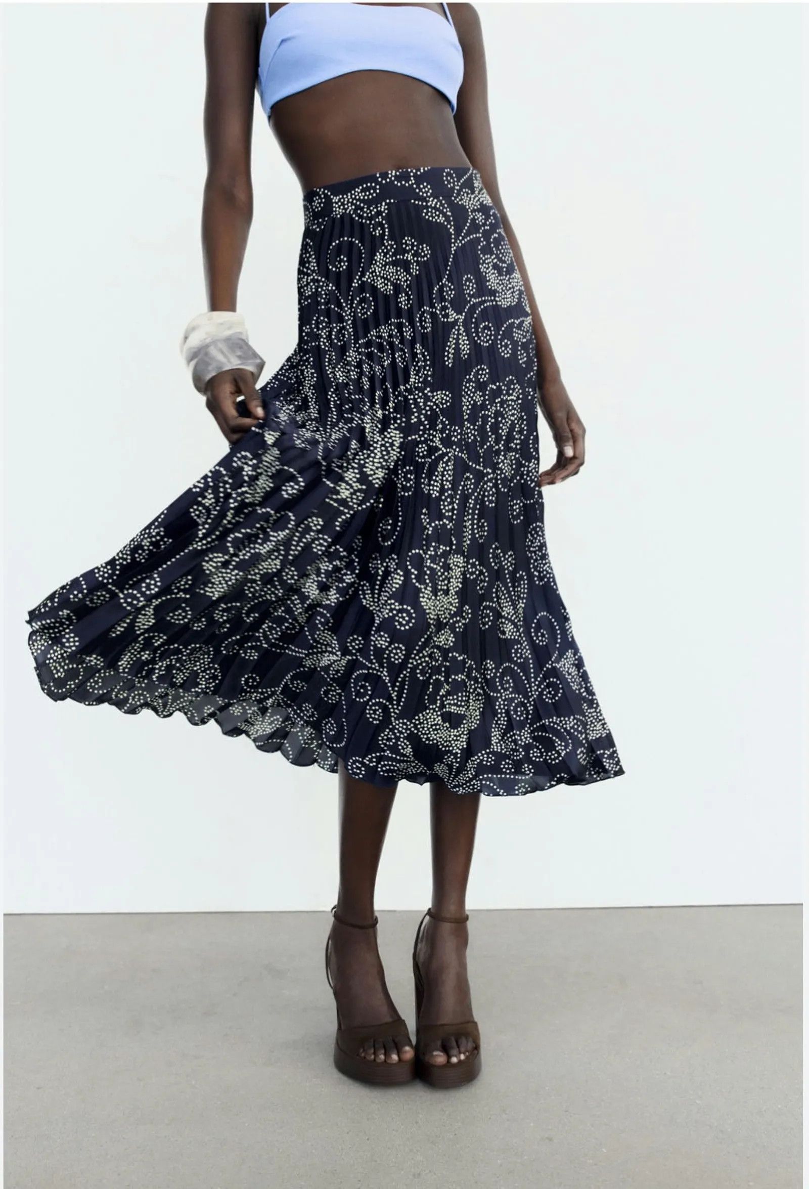 Zara Zara Pleated Midi Skirt Skirt Size 32" / US 10 / IT 46 - 1 Thumbnail