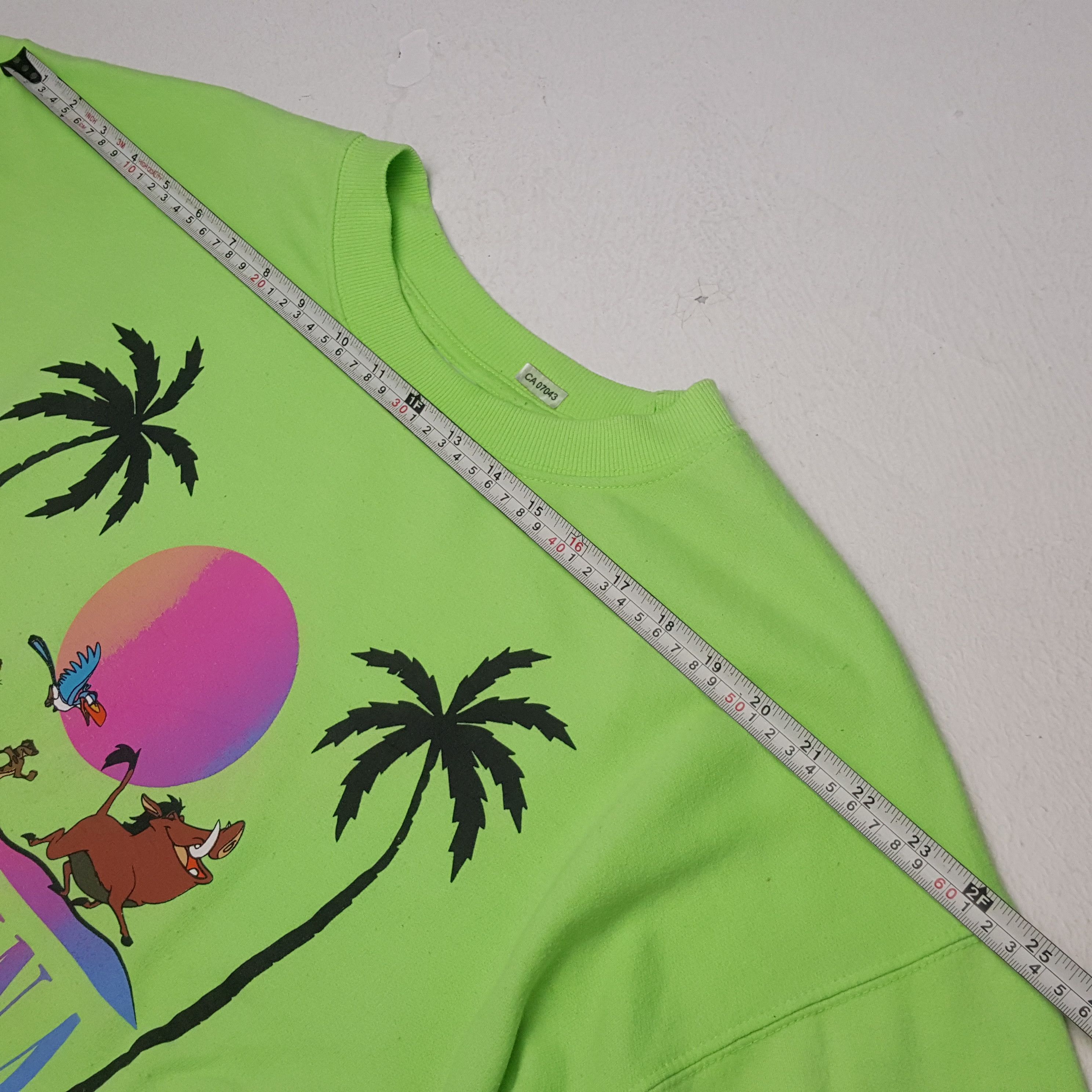Disney × Vintage Vintage Disney's HAKUNA MATATA Promotion Sweatshirts Size US L / EU 52-54 / 3 - 4 Thumbnail