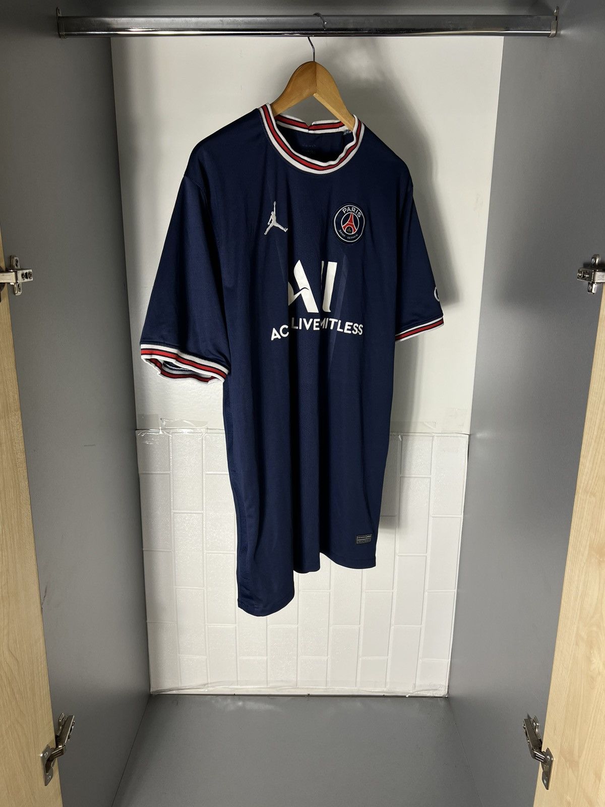 Vintage VERY RARE NIKE JORDAN FC PSG PARIS FRANCE SOCCER JERSEY Y2K Size US XL / EU 56 / 4 - 5 Thumbnail